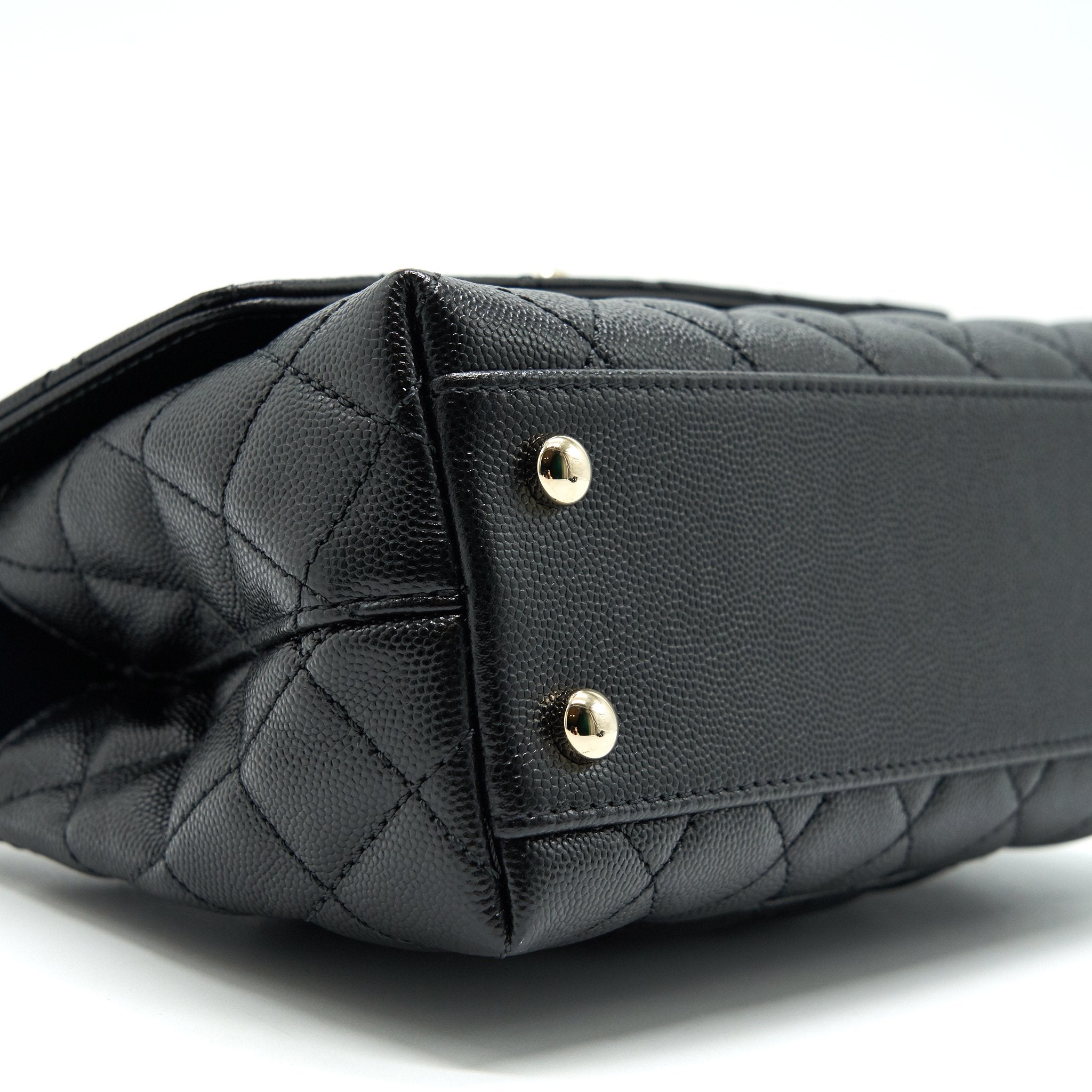 chanel-21k-small-coco-handle-24cm-caviar-black-lghw-1