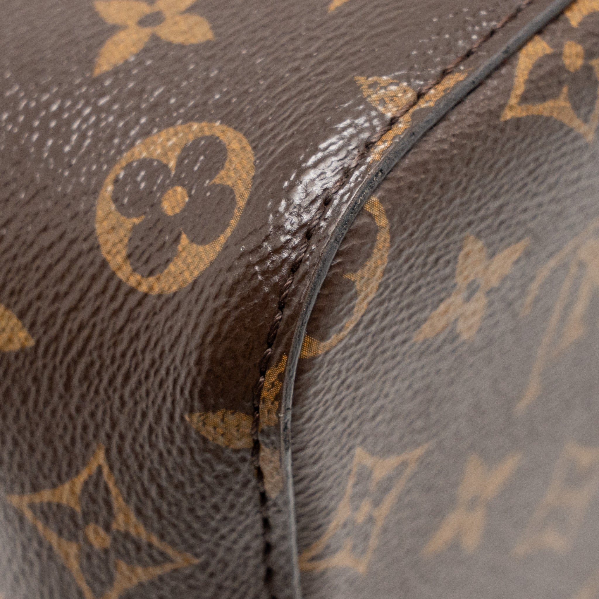 louis-vuitton-neo-noe-monogram-canvas-red-ghw