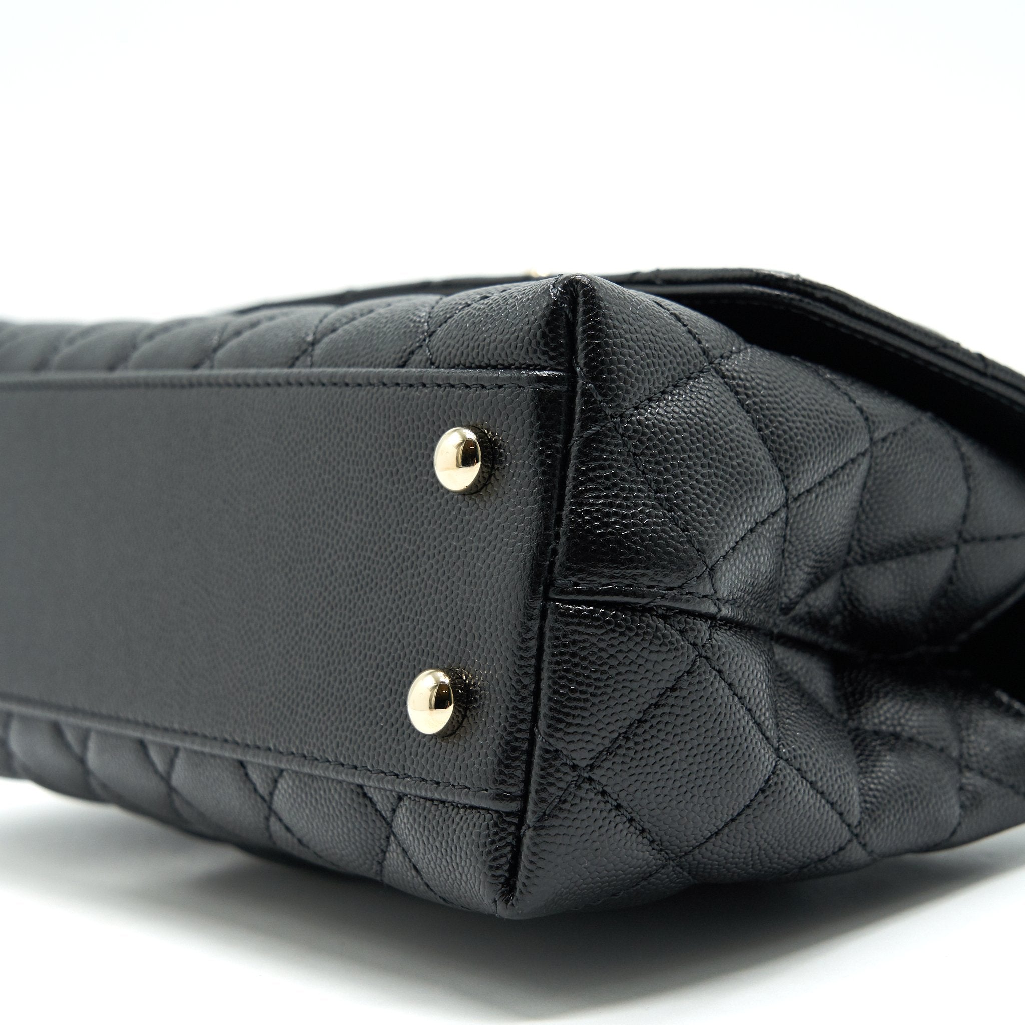 chanel-21k-small-coco-handle-24cm-caviar-black-lghw-1
