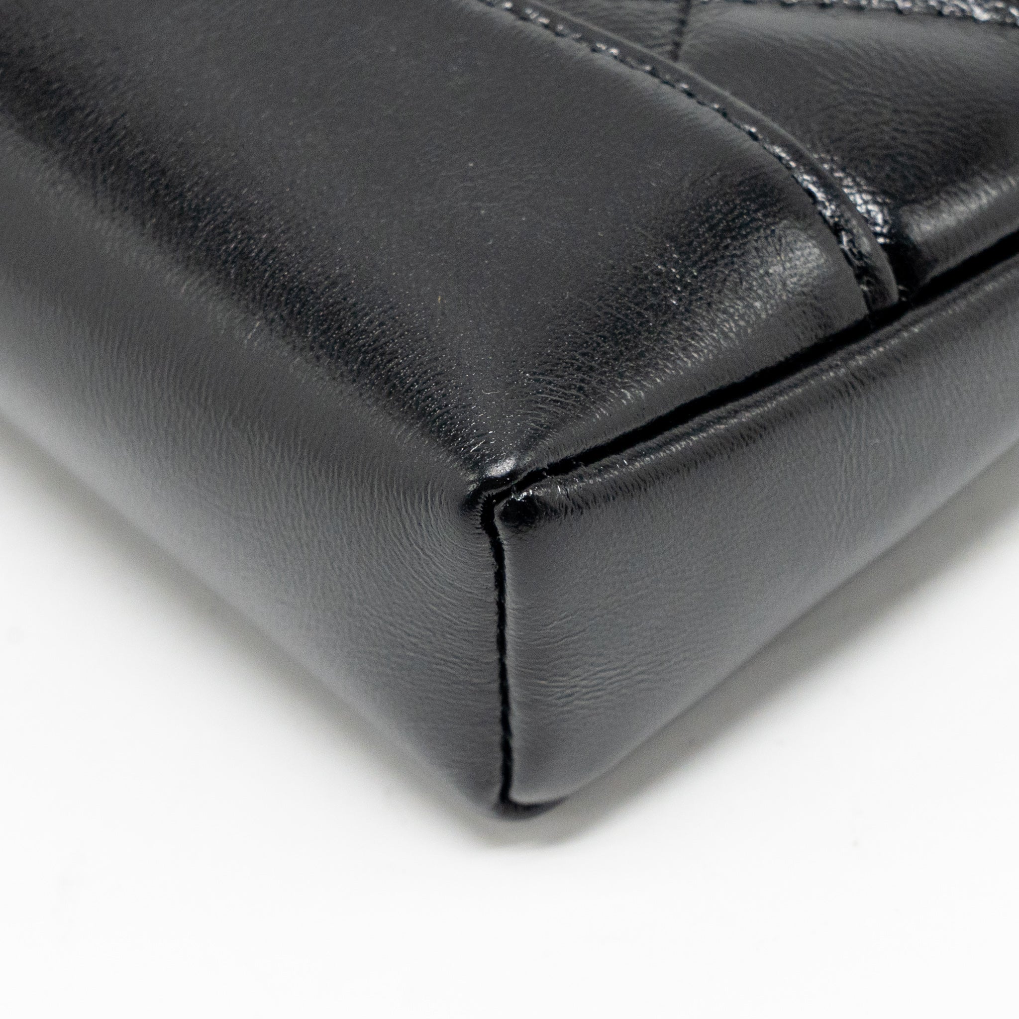 chanel-mini-31-clutch-with-chain-shiny-lambskin-black-lghwmicrochip-1
