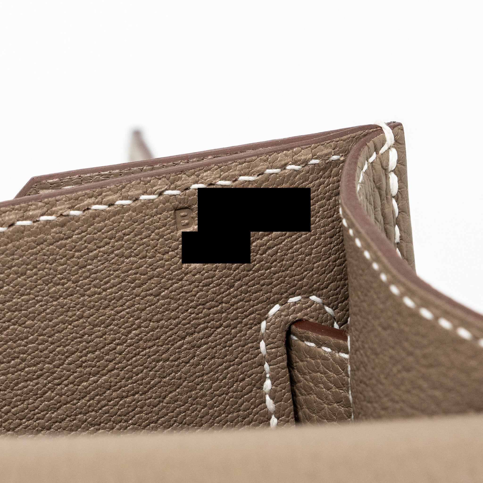hermes-pochette-kelly-depeches-25-togo-etoupe-shw-stamp-b