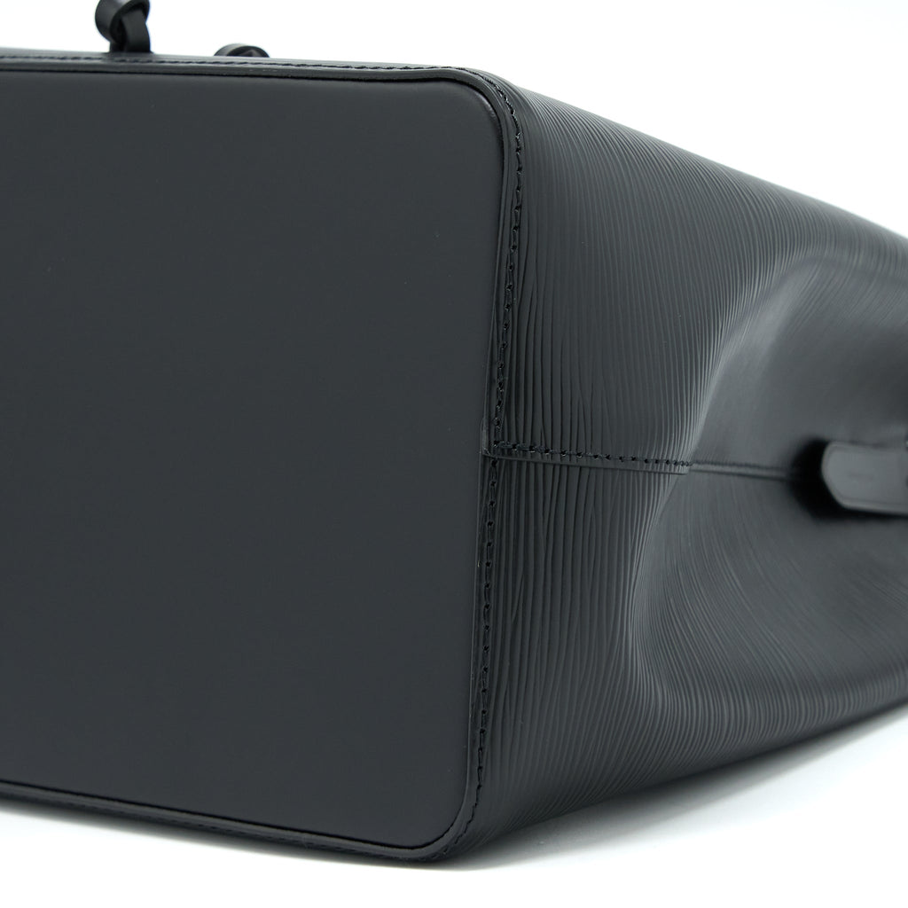louis-vuitton-neonoe-epi-black-shw-1