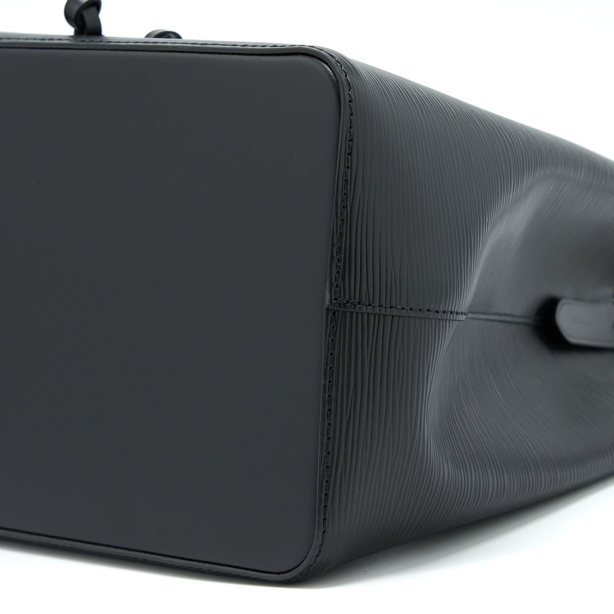 louis-vuitton-neonoe-epi-black-shw-1