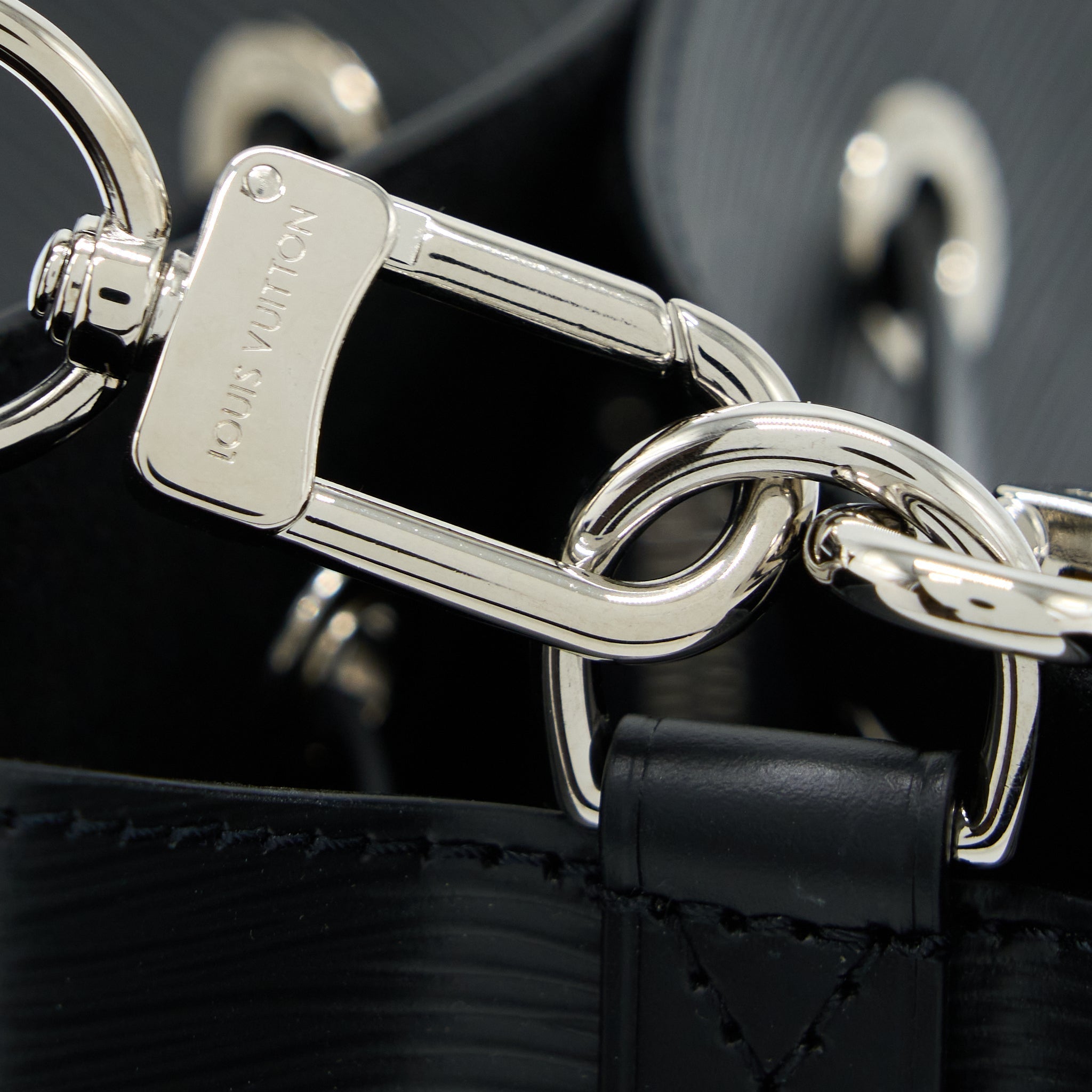 louis-vuitton-neonoe-epi-black-shw-1