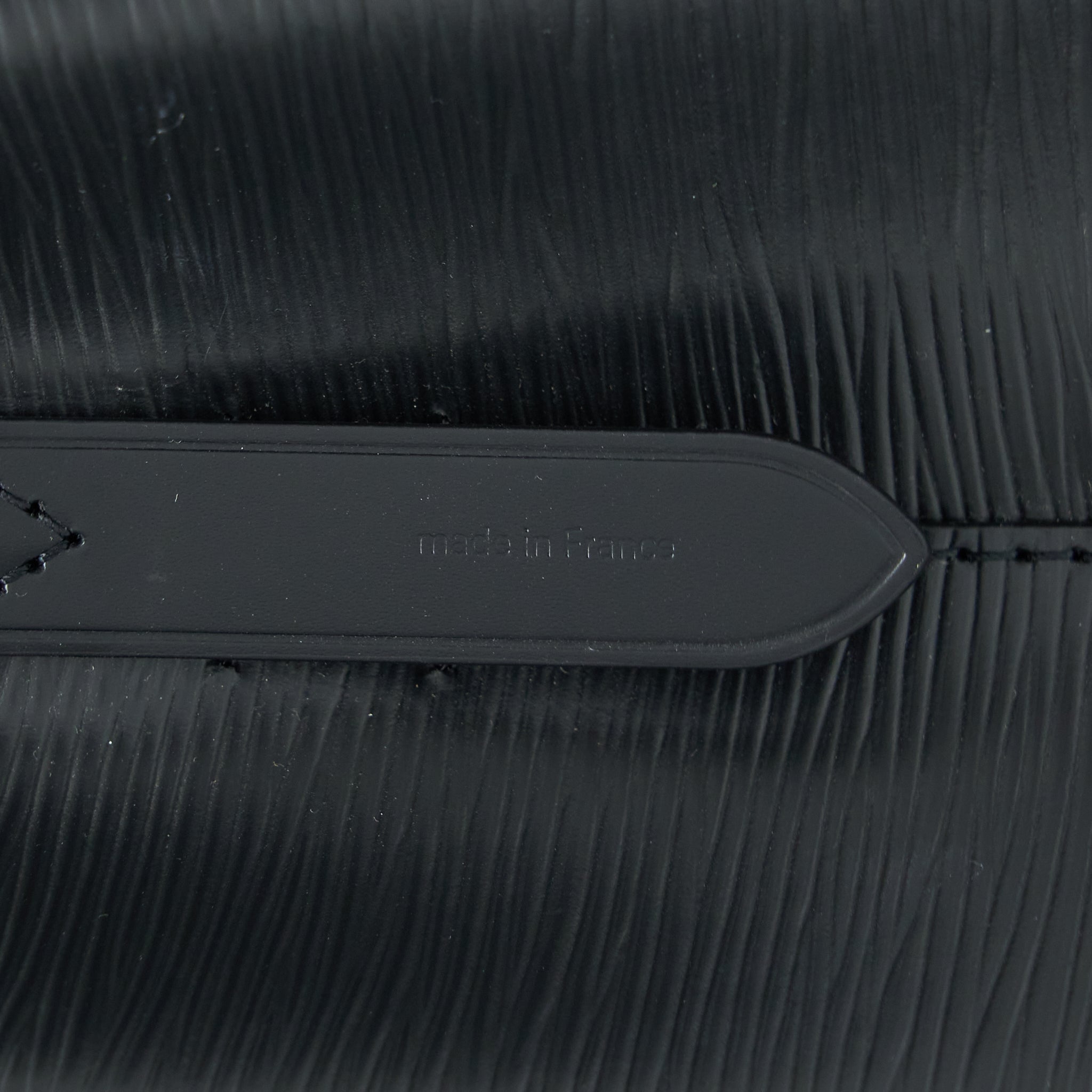 louis-vuitton-neonoe-epi-black-shw-1