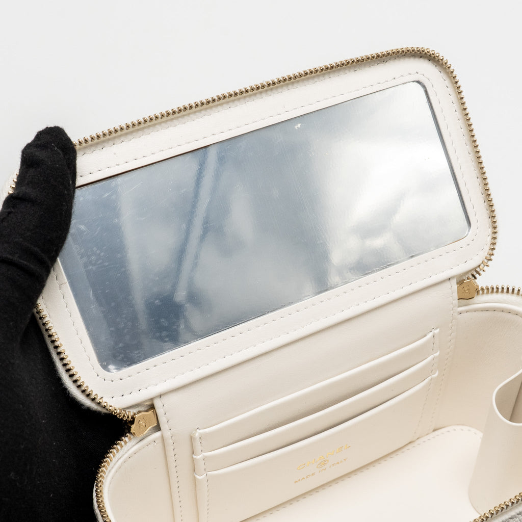 chanel-long-vanity-with-chain-caviar-white-lghw-microchip-1