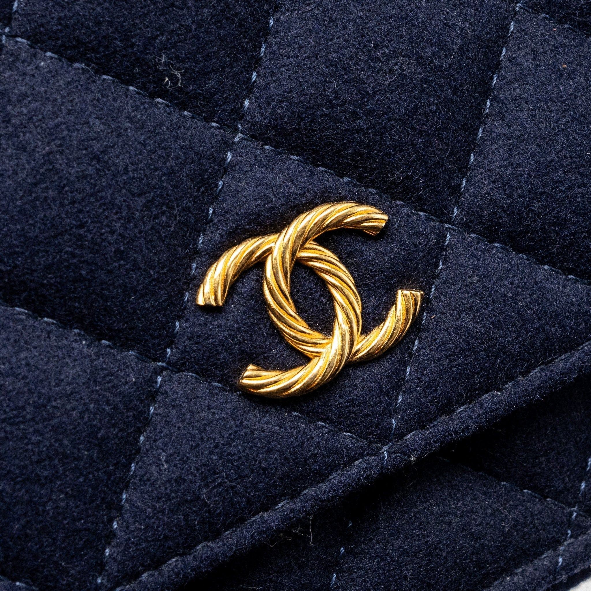chanel-classic-wallet-on-chain-with-charms-velvet-black-ghw
