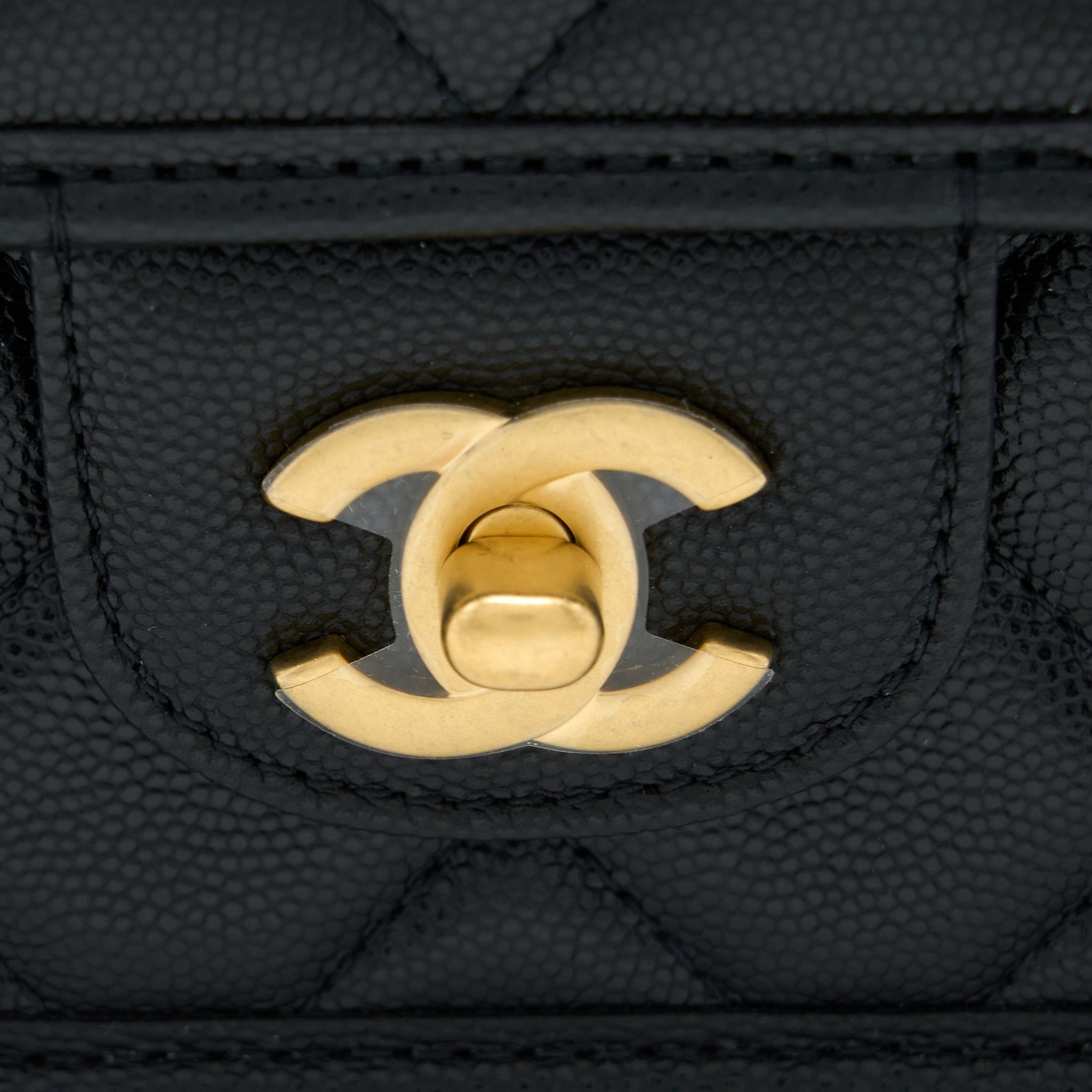chanel-22k-top-handle-messenger-bag-caviar-black-brushed-ghwmicrochip