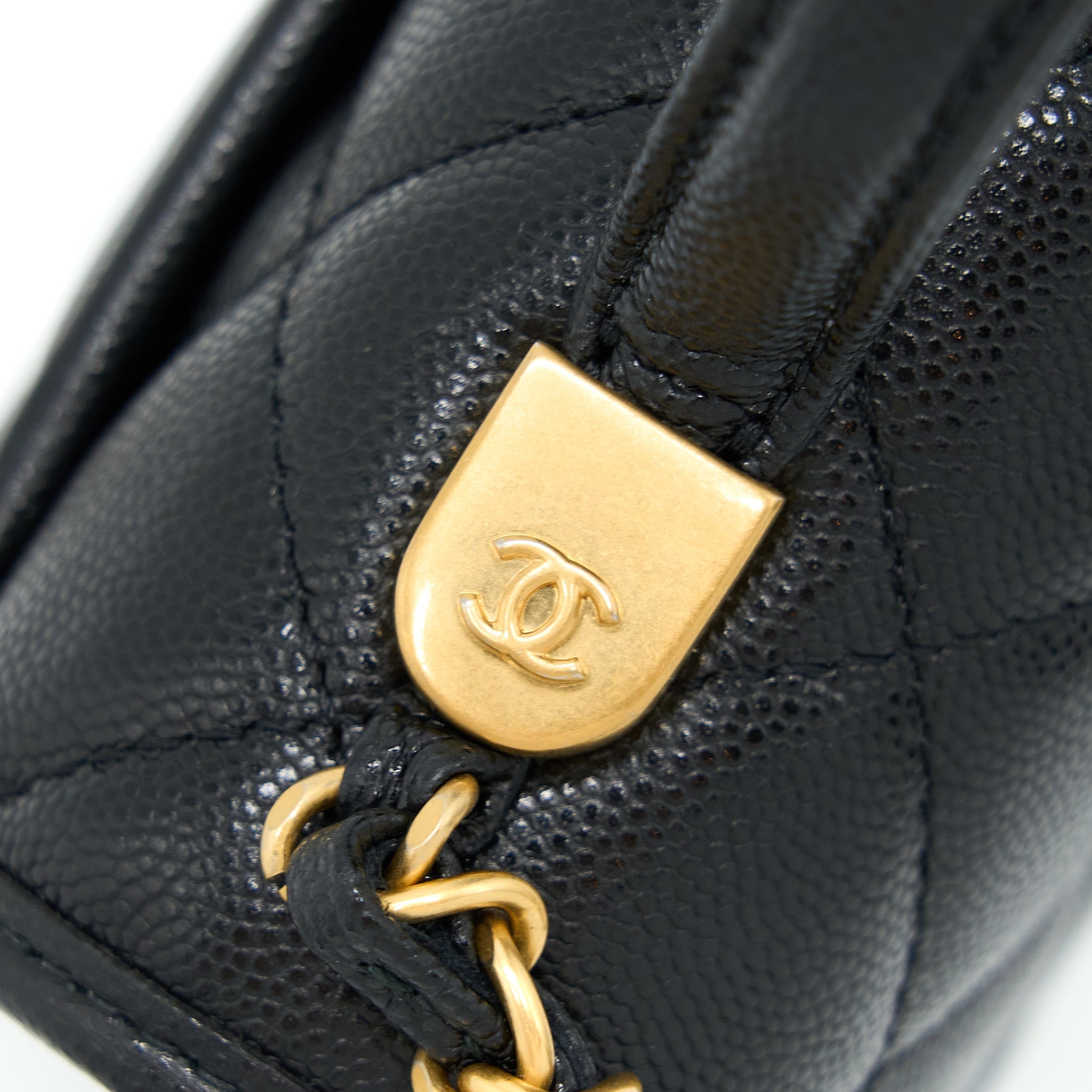 chanel-22k-top-handle-messenger-bag-caviar-black-brushed-ghwmicrochip