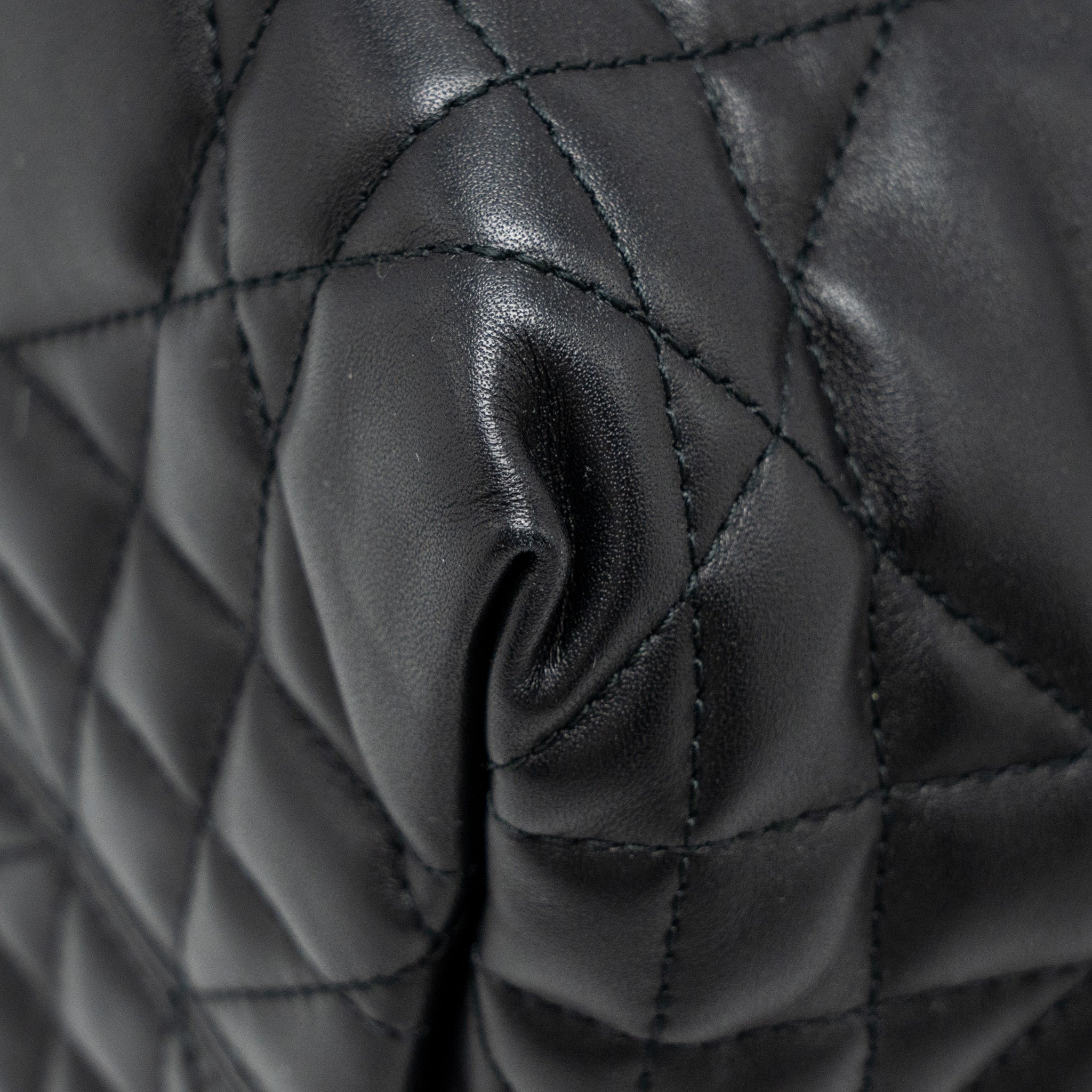 dior-medium-dior-toujours-tote-bag-macrocannage-calfskin-black-lghw