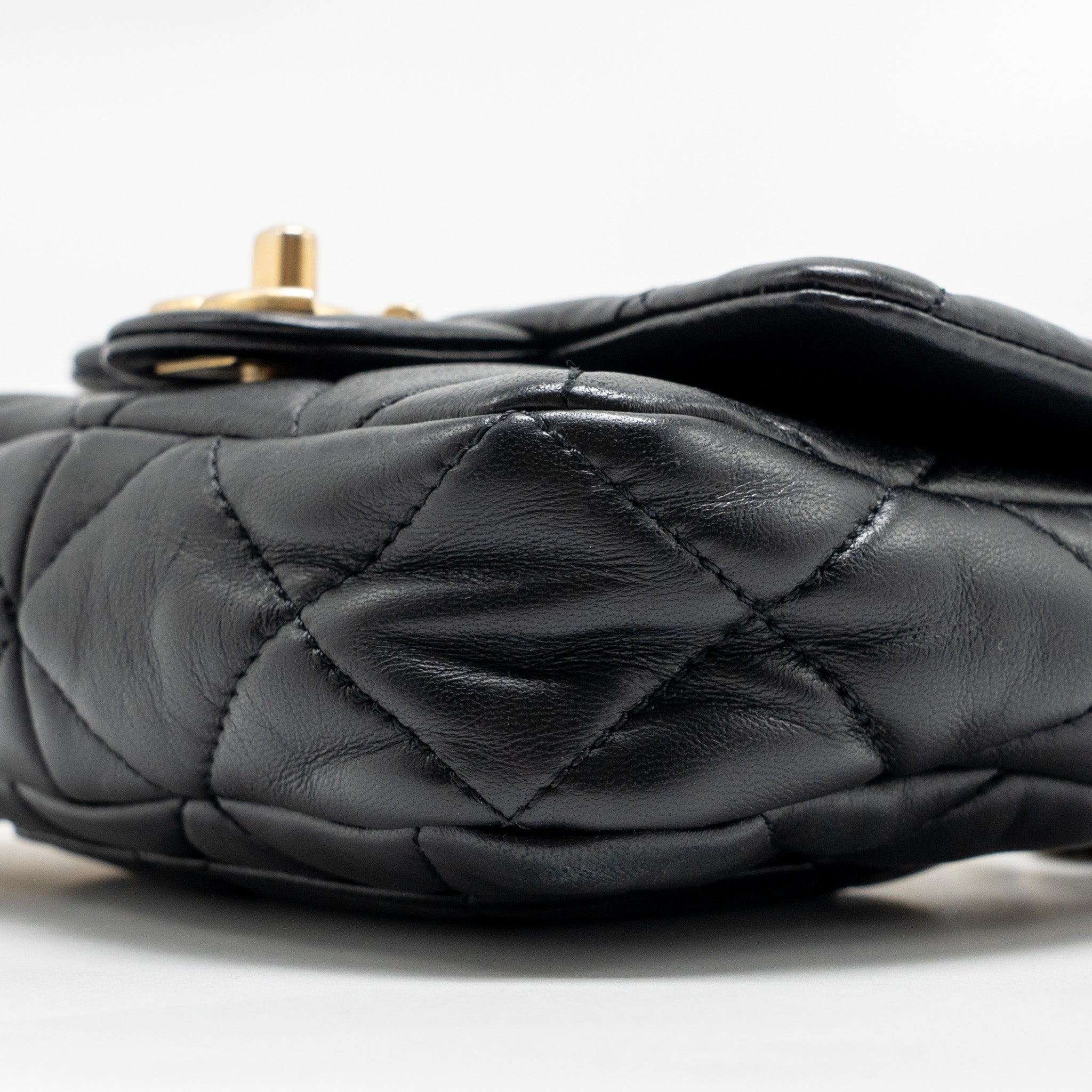 chanel-22s-giant-chain-mini-flap-bag-lambskin-black-brushed-ghwmicrochip
