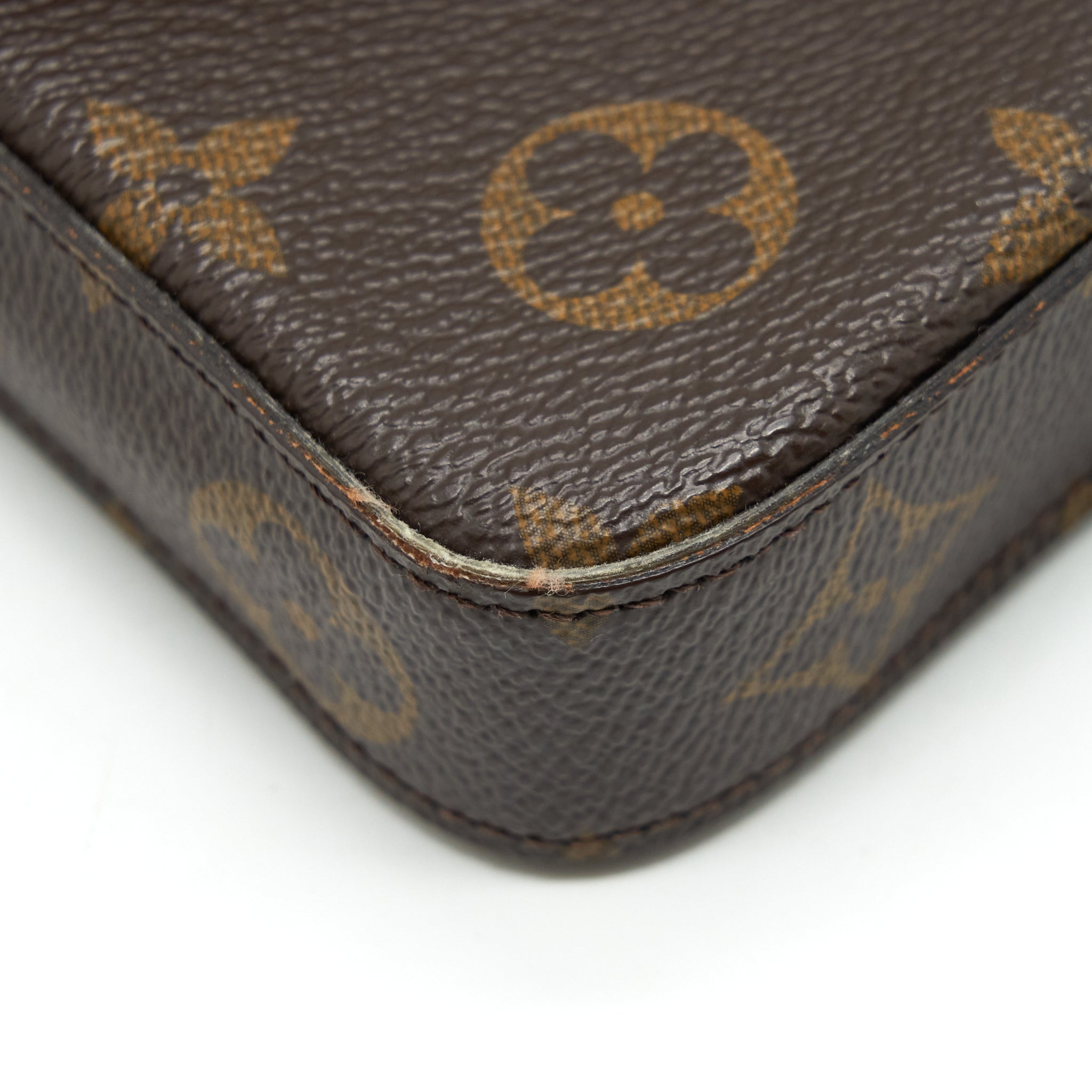 louis-vuitton-felicie-pochette-monogram-canvas-ghw-1