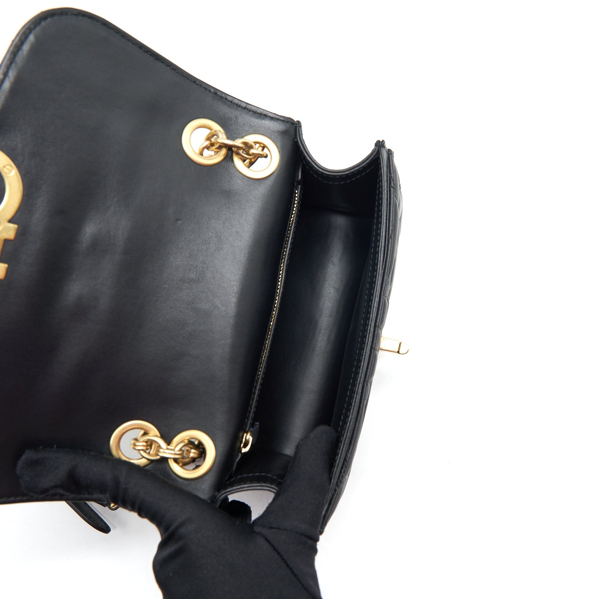 ferragamo-quilted-gancini-flap-bag-calfskin-black-ghw
