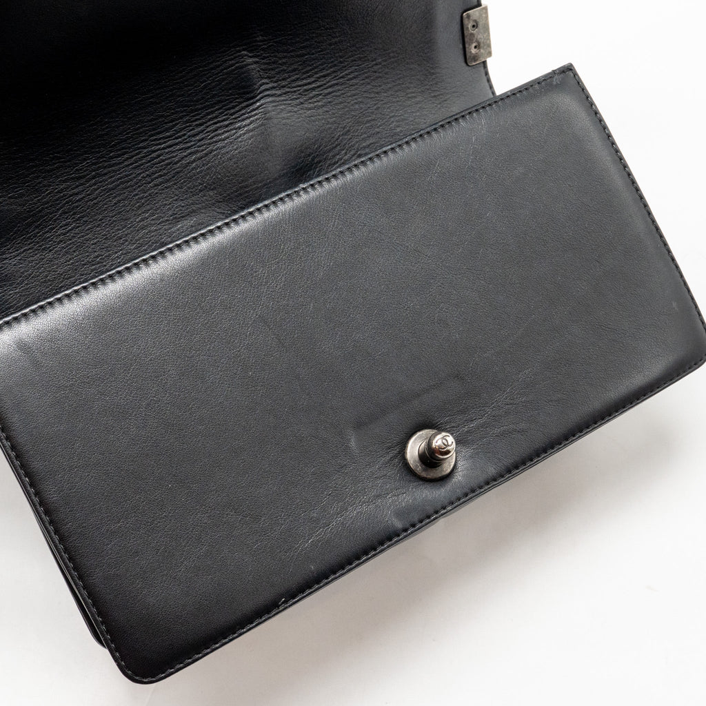 chanel-medium-boy-bag-calfskin-black-ruthenium-hardware-2