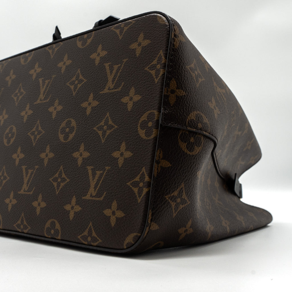 louis-vuitton-neonoe-monogram-canvas-black-ghw-1