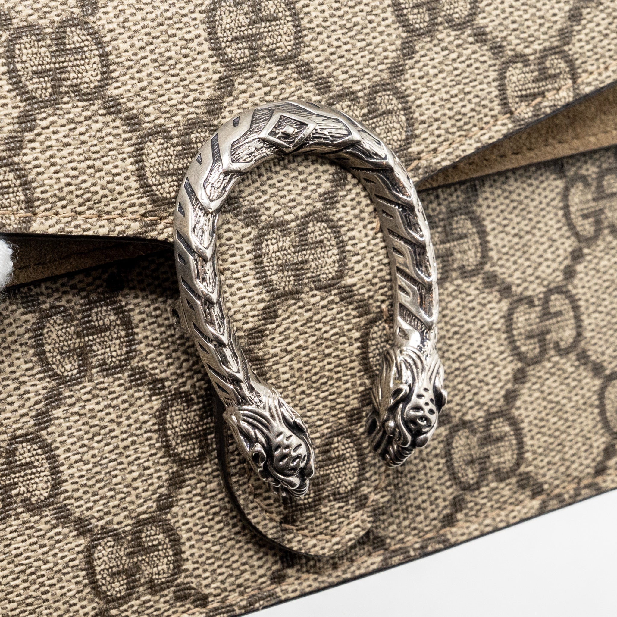 gucci-dionysus-gg-supreme-super-mini-bag-beige-2