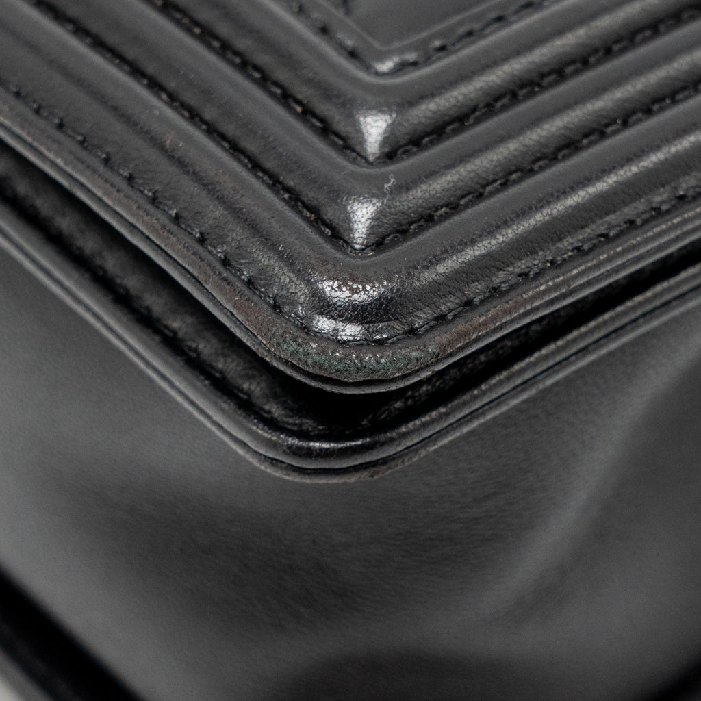 chanel-medium-boy-bag-lambskin-black-ghw-1