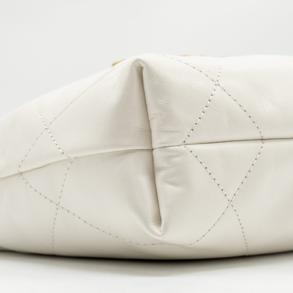 chanel-mini-22-bag-white