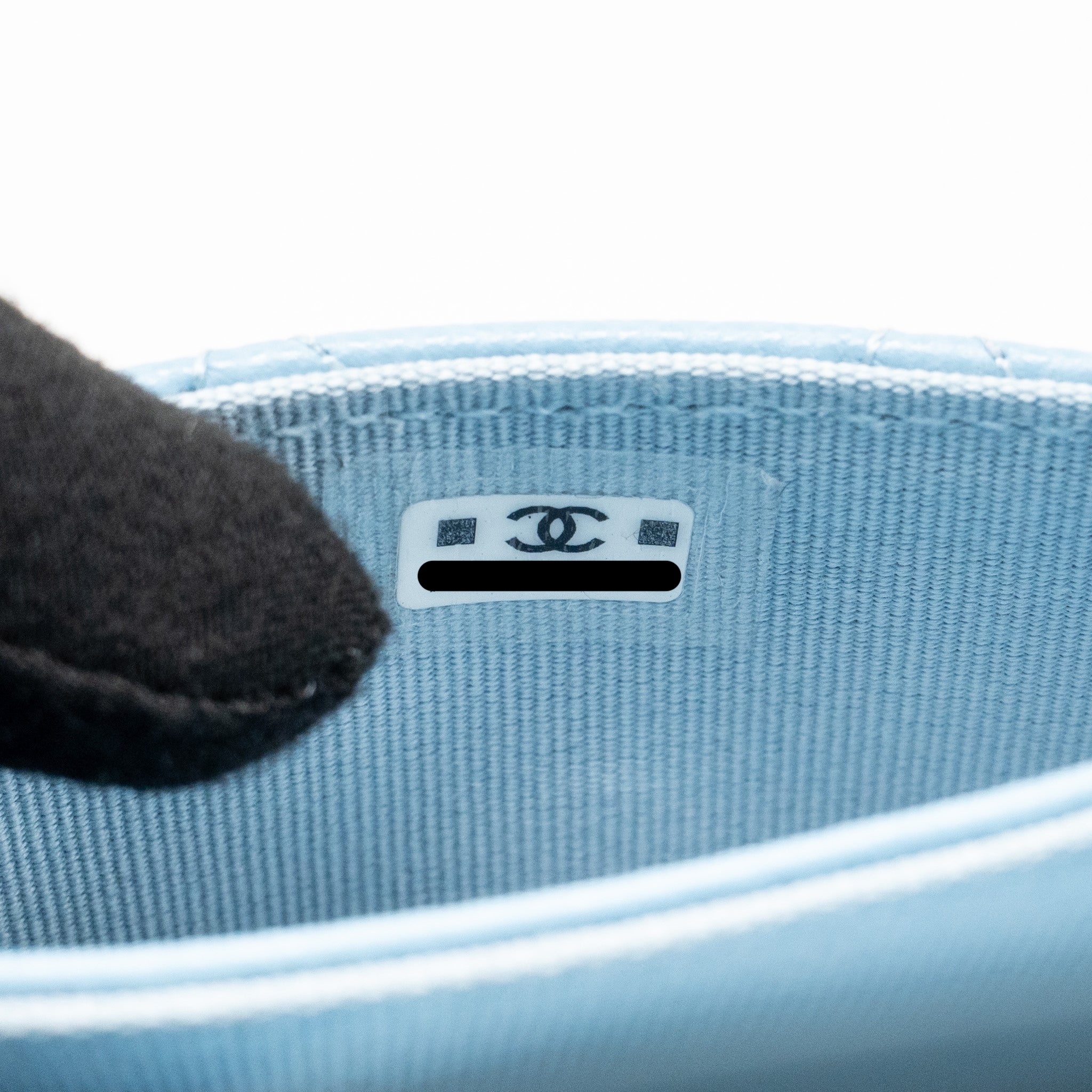 chanel-classic-flap-card-holder-caviar-blue-lghw-microchip-1