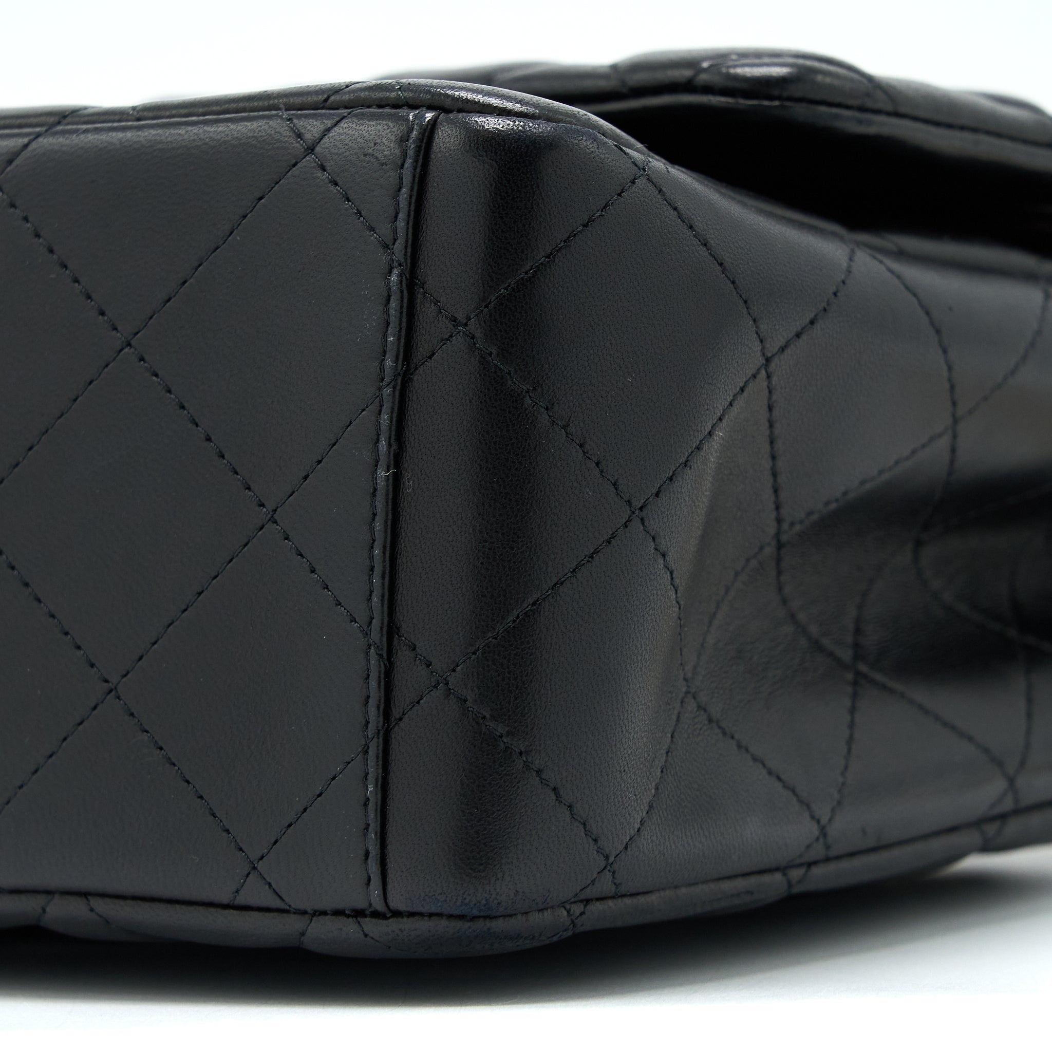 chanel-maxi-classic-double-flap-bag-lambskin-ghw