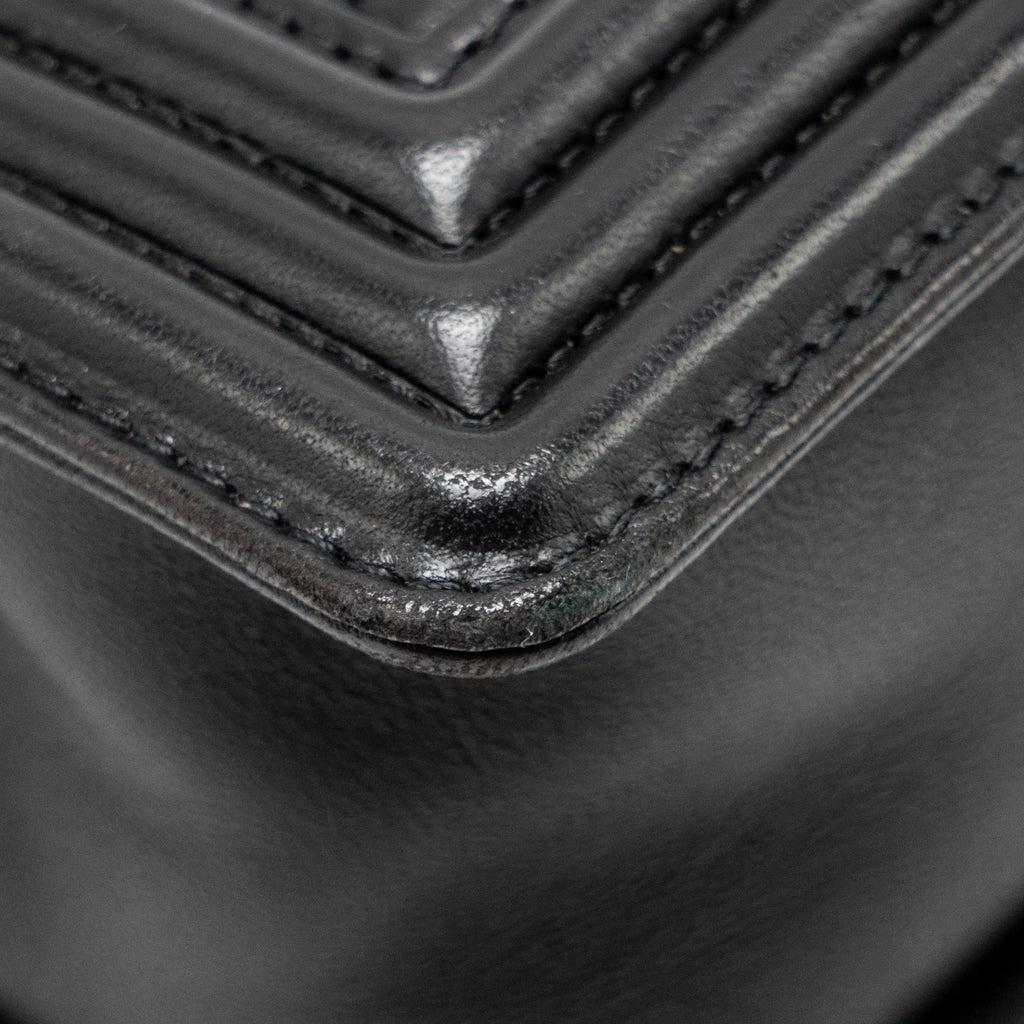chanel-medium-boy-bag-lambskin-black-ghw-1