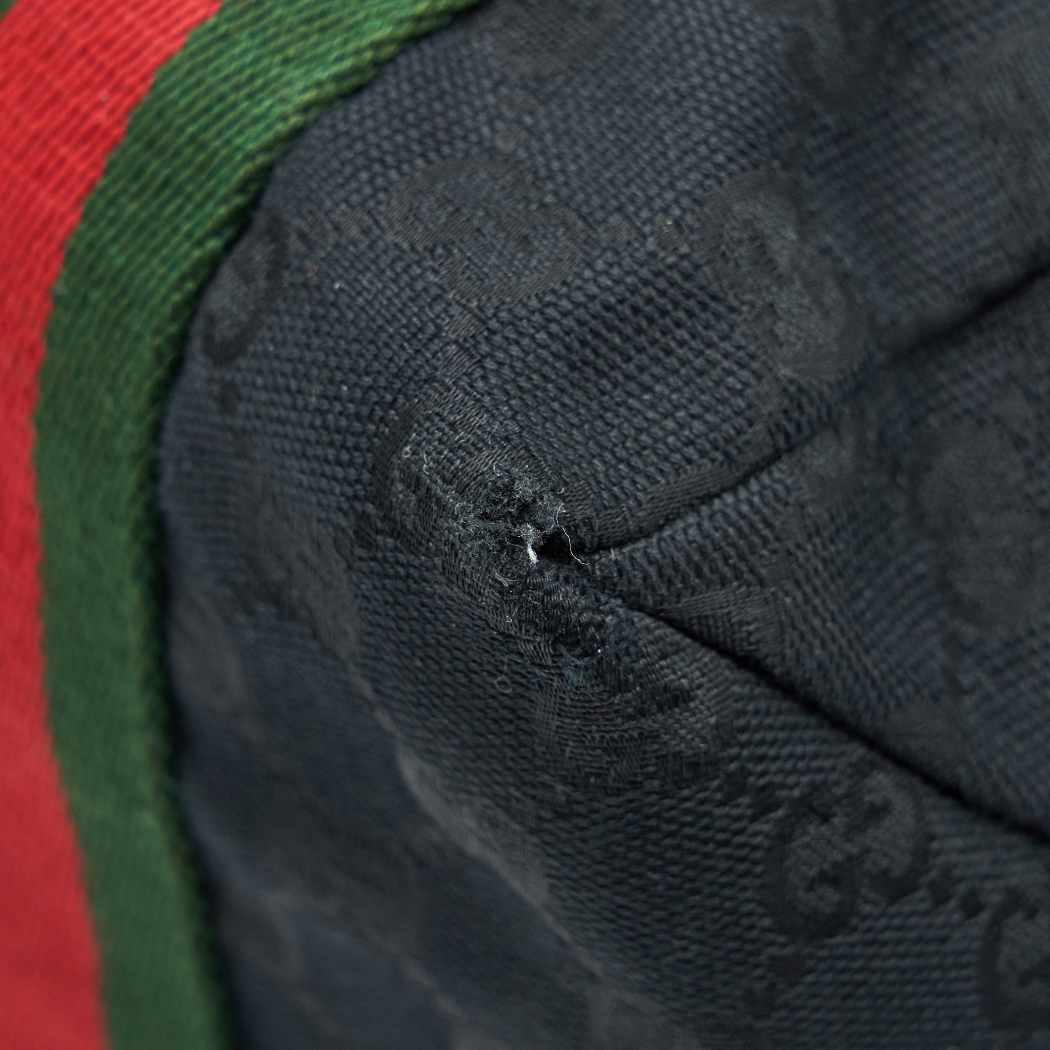 gucci-tote-fabric-gg-supreme-black