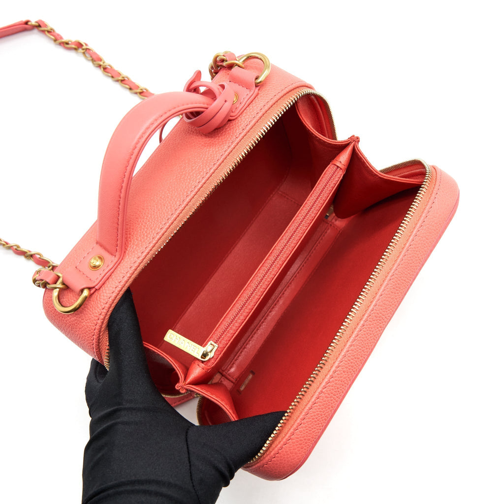 chanel-vanity-case-mediumcaviar-pink-ruthenium-ghw