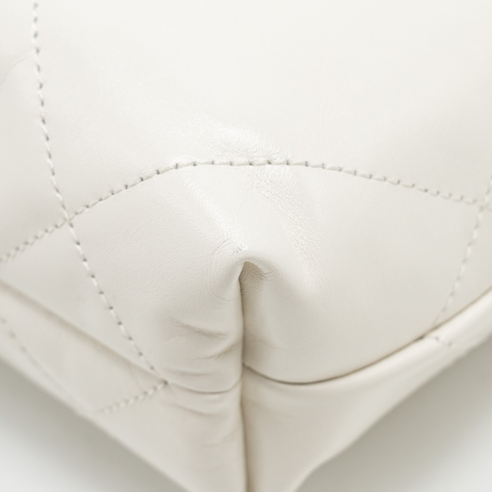 chanel-mini-22-bag-white