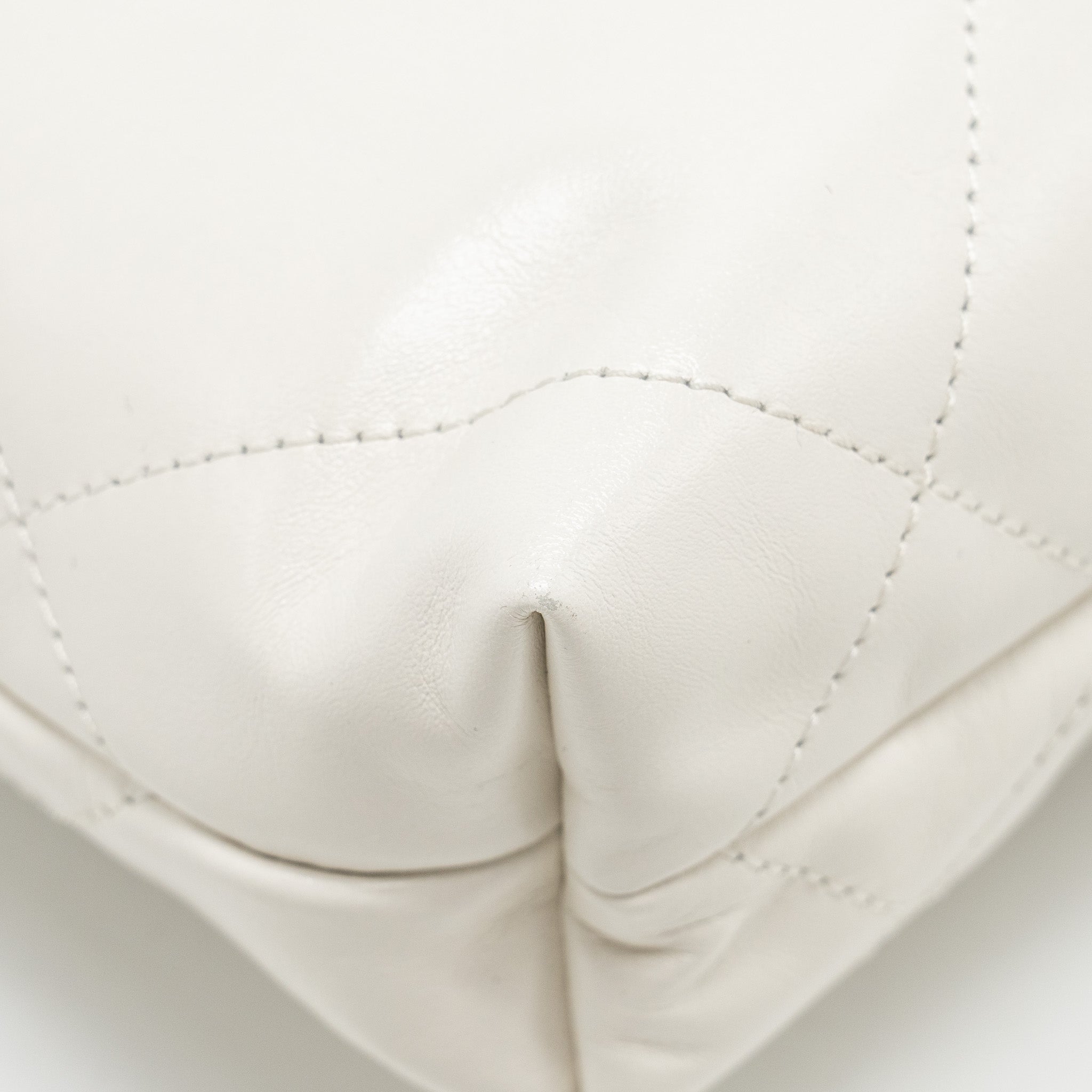 chanel-mini-22-bag-white