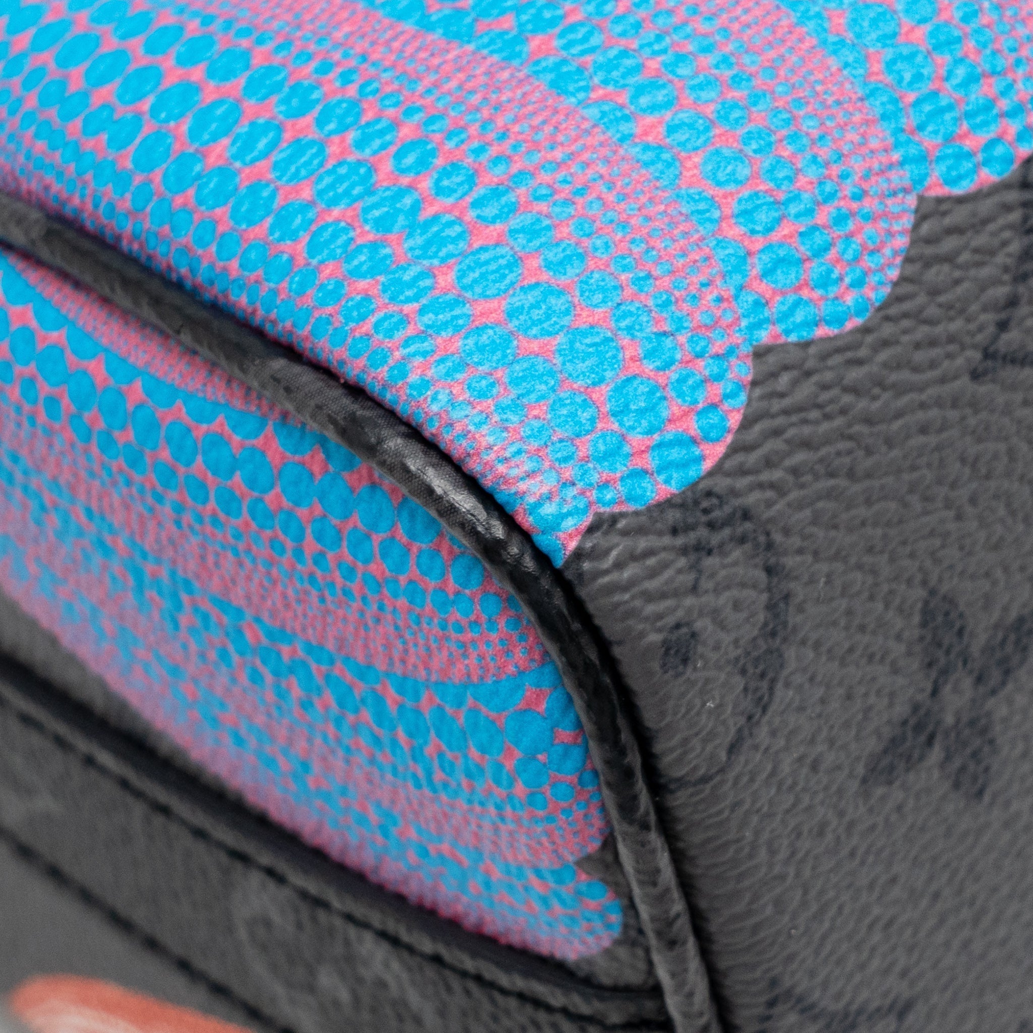 louis-vuitton-x-yayoi-kusama-keepall-bandouliere-25-pumpkin-multicoloured-monogram-canvas-shw