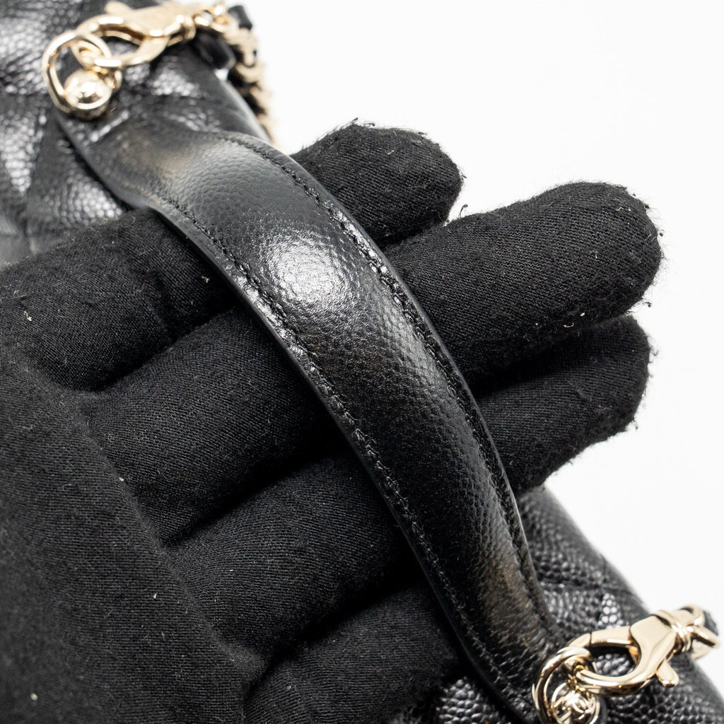 chanel-25p-cc-top-handle-vanity-with-chain-caviar-black-lghwmicrochip-3