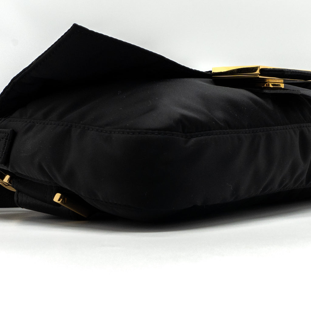 fendi-regular-baguette-nylon-black-ghw