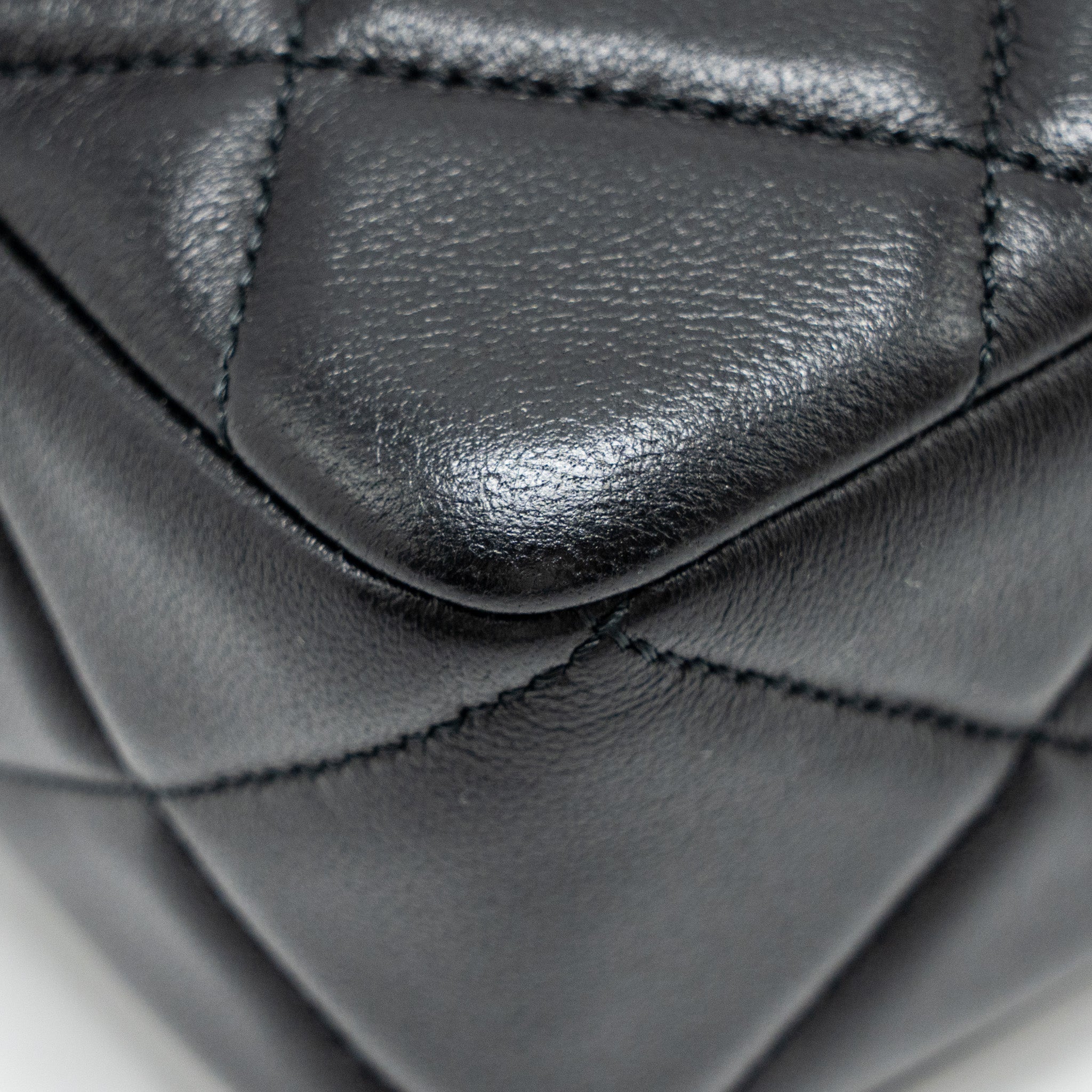 chanel-quilted-mini-flap-bag-with-detailed-chain-lambskin-black-ghw-microchip