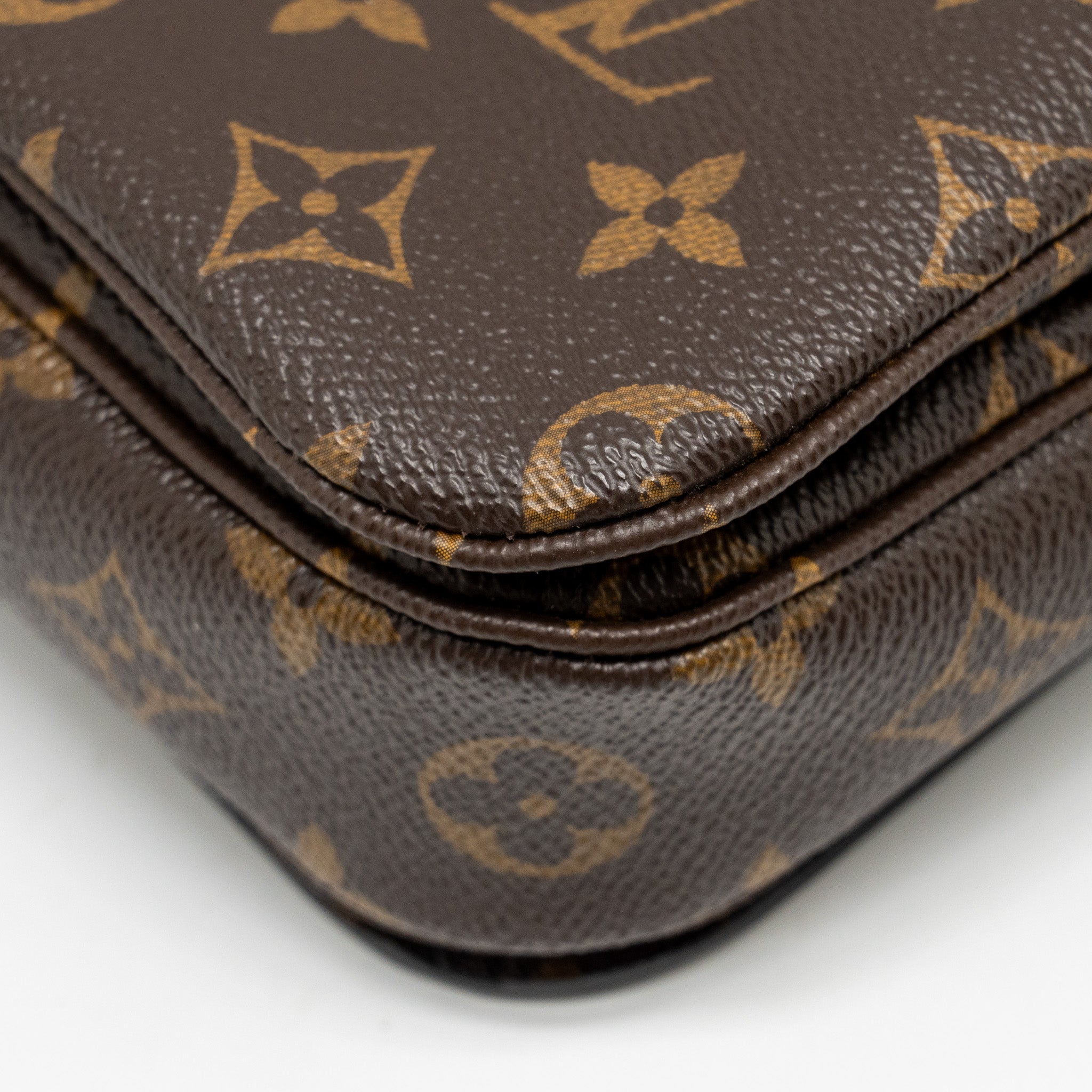 louis-vuitton-pochette-metis