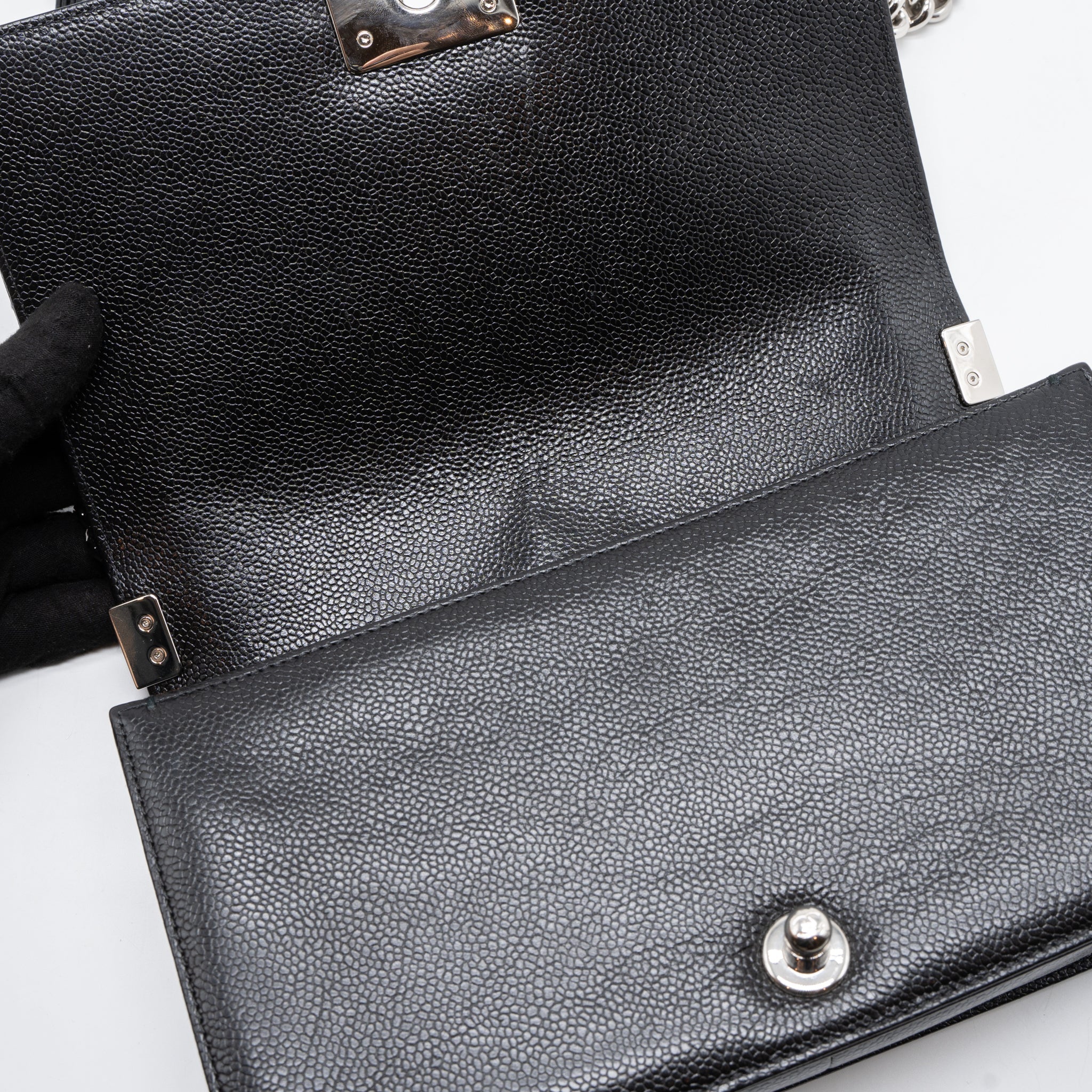 chanel-medium-boy-bag-caviar-black-shw