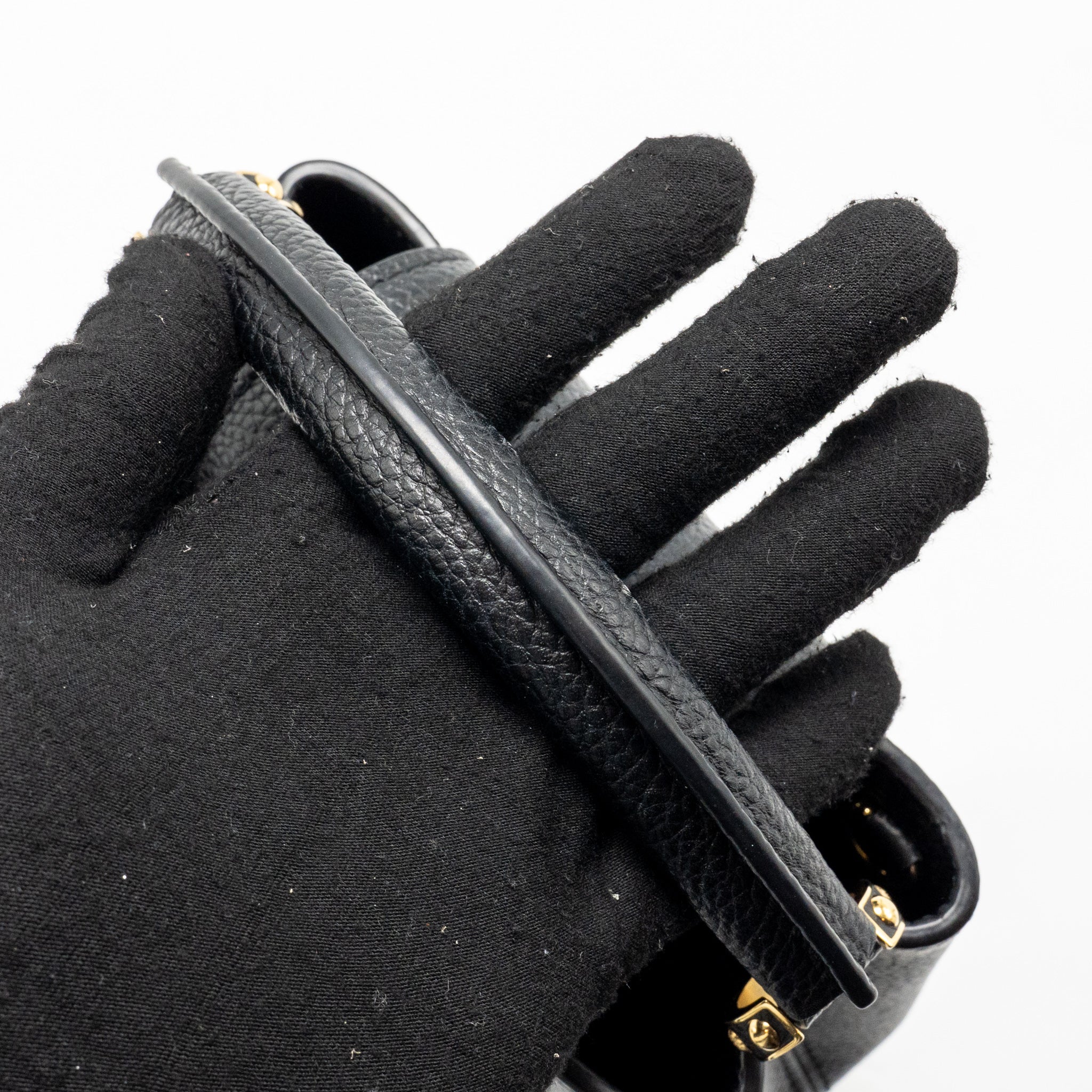 louis-vuitton-capucines-mini-taurillon-black-ghw-copy