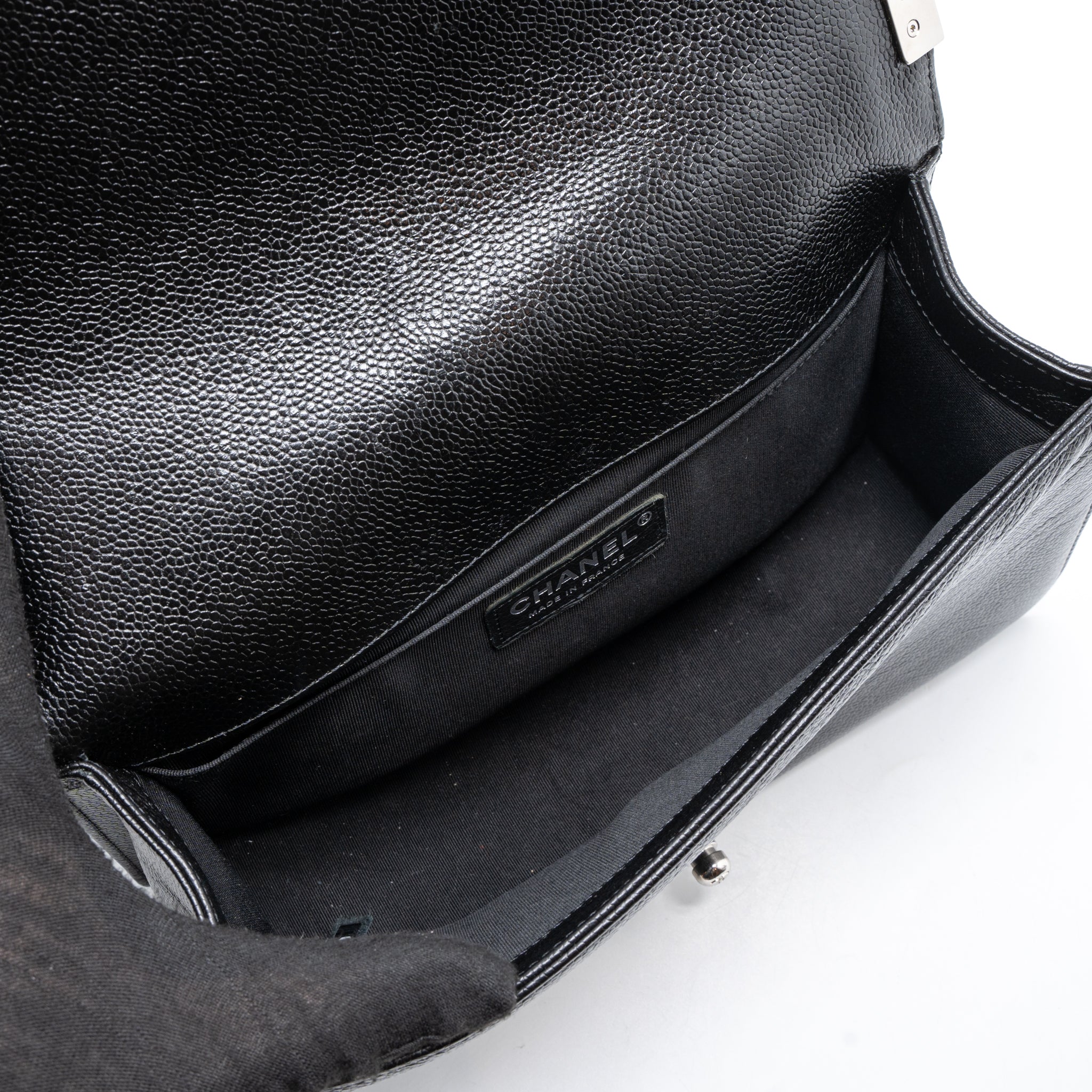 chanel-medium-boy-bag-caviar-black-shw