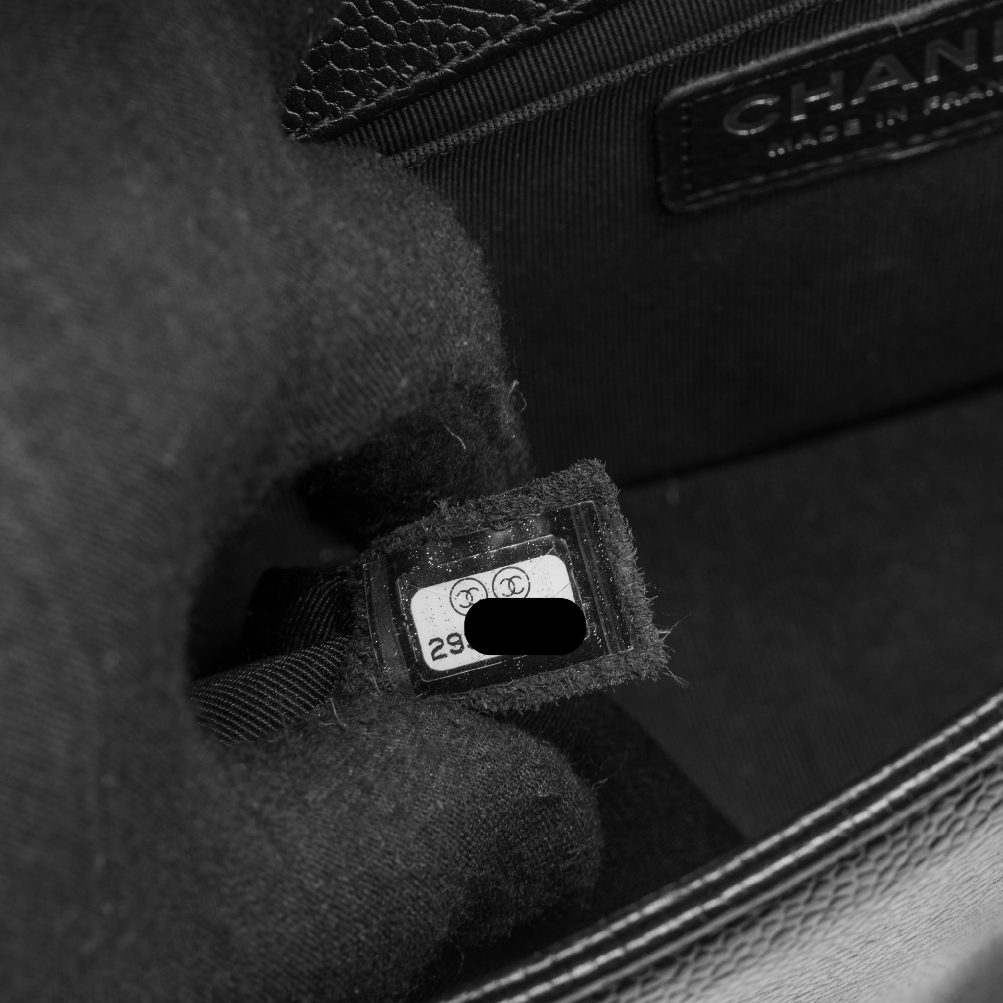 chanel-medium-boy-bag-caviar-black-shw
