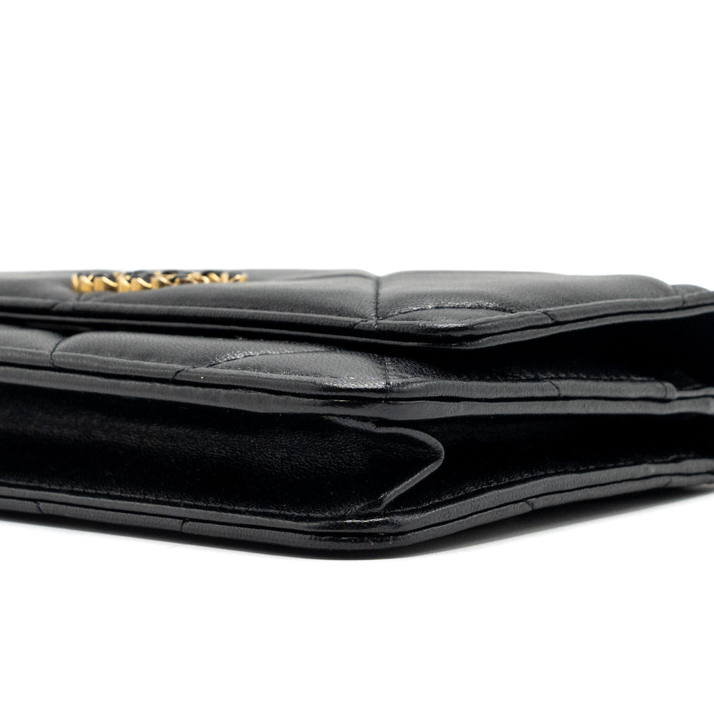 chanel-19-wallet-on-chain-lambskin-black-multicolour-hardware-microchip-1