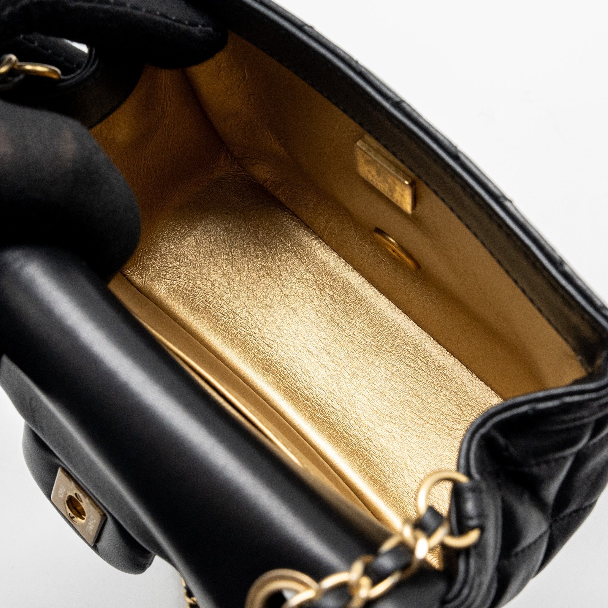 chanel-pearl-crush-mini-square-flap-bag-lambskin-black-ghw-microchip-7