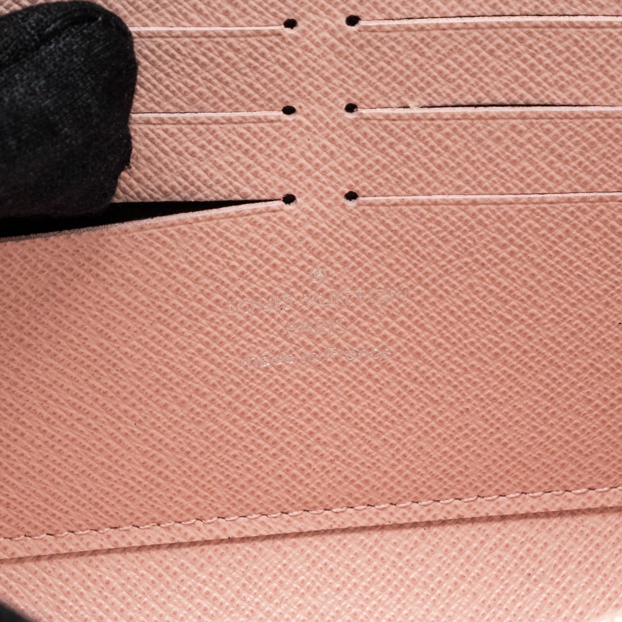 louis-vuitton-twist-chain-pouch-epi-rose-ballerine-shw