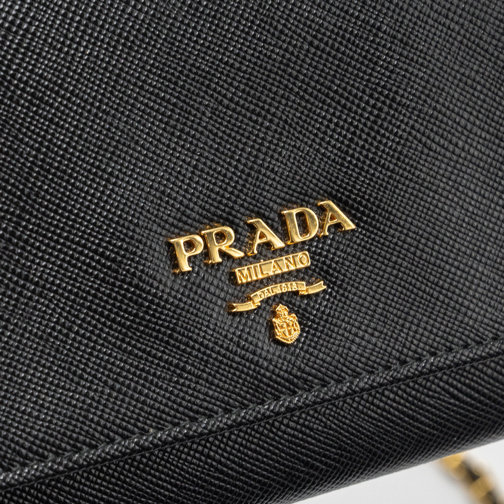 prada-long-wallet-with-chain-saffiano-leahter-black-ghw