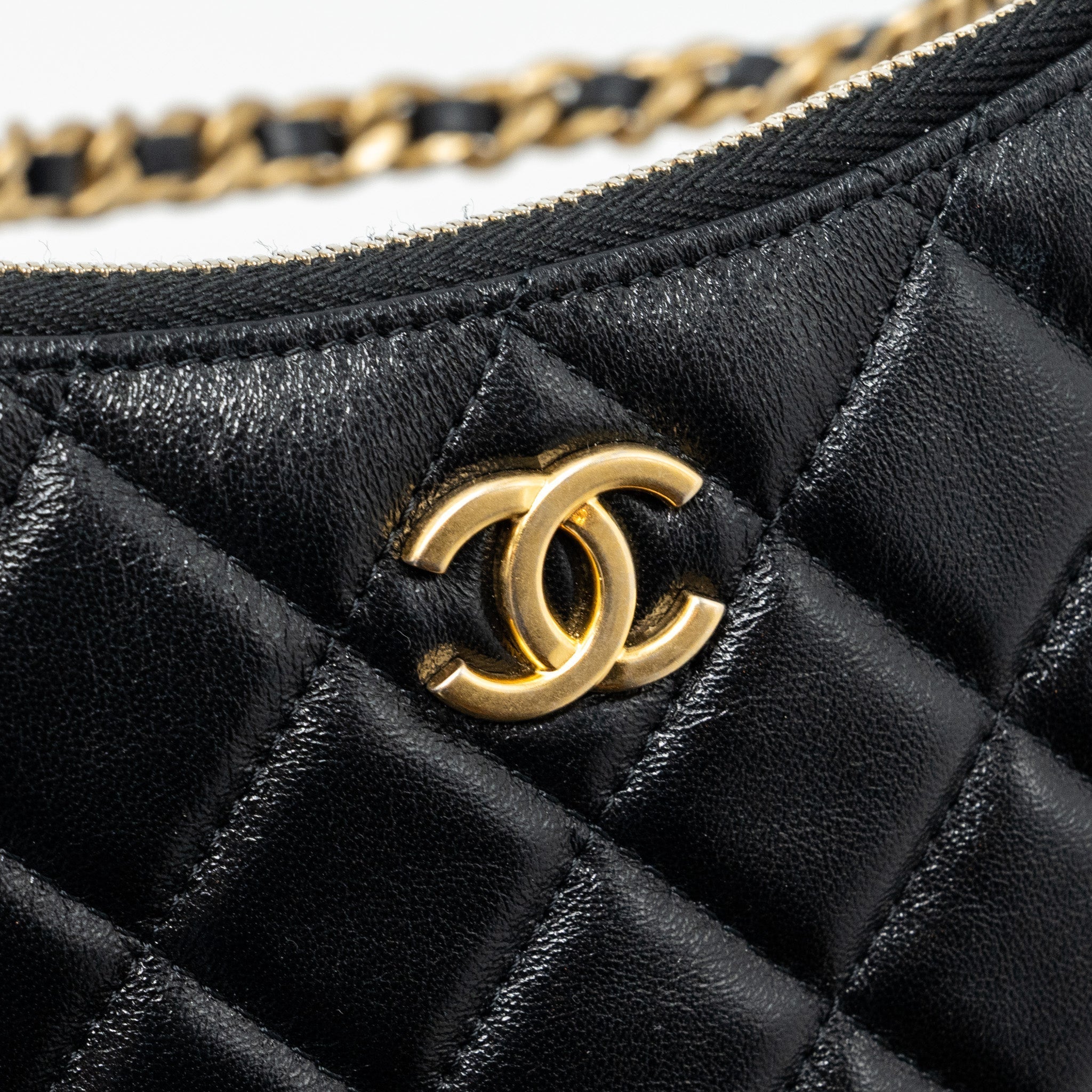 chanel-hobo-shoulder-bag-lambskin-black-ghwmicrochip