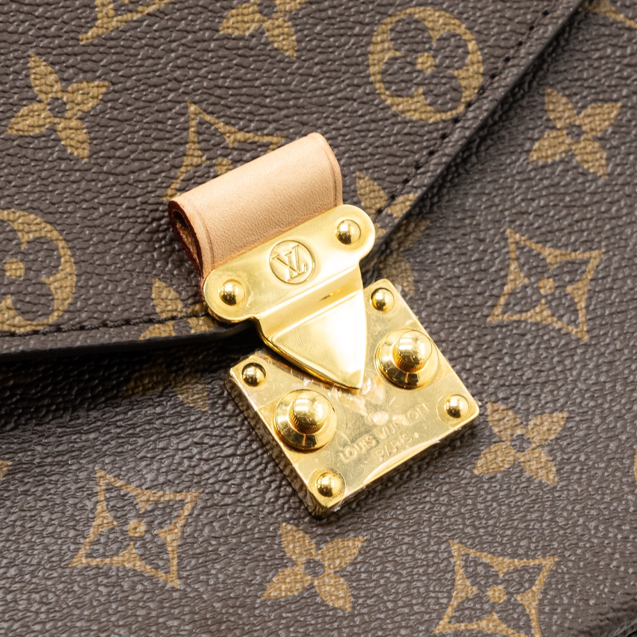 louis-vuitton-pochette-metis-monogram-canvas-ghw-21