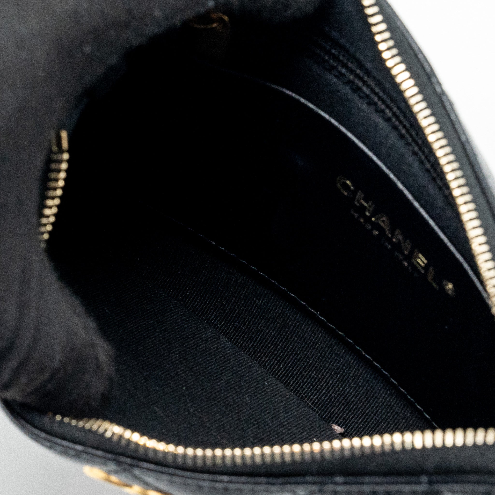chanel-hobo-shoulder-bag-lambskin-black-ghwmicrochip