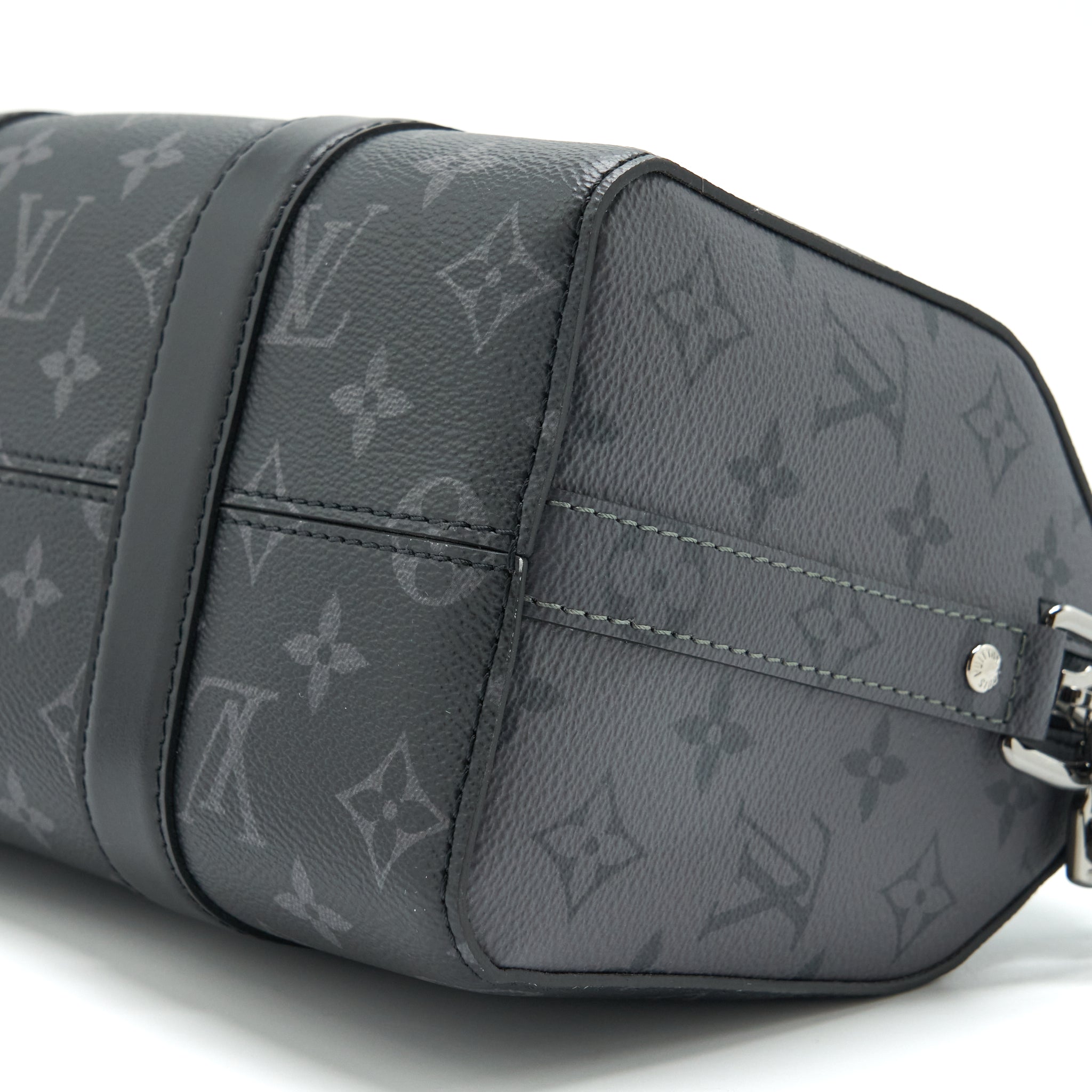 louis-vuitton-city-keeepall-27cm-monogram-eclipse-and-monogram-eclipse-reverse