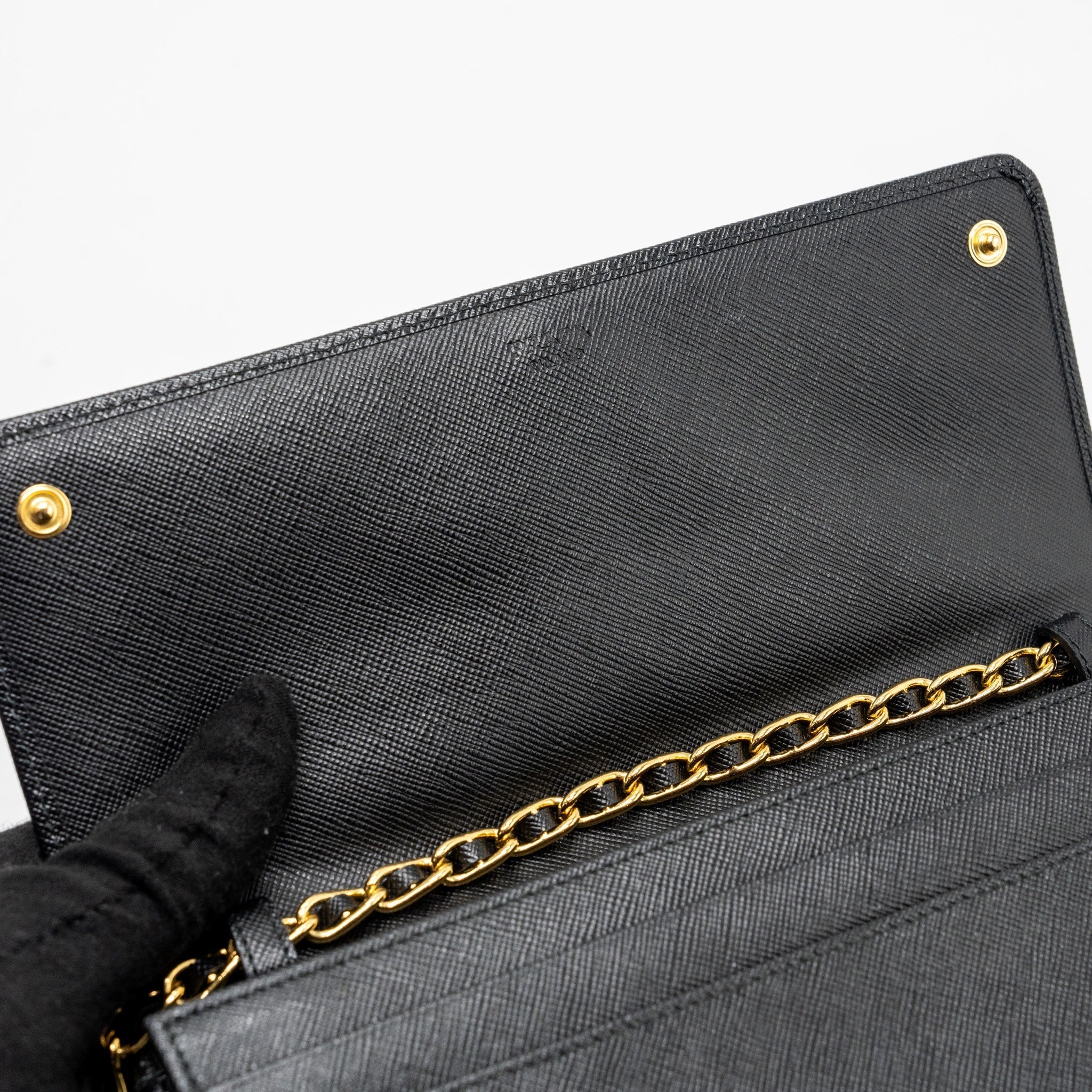 prada-long-wallet-with-chain-saffiano-leahter-black-ghw