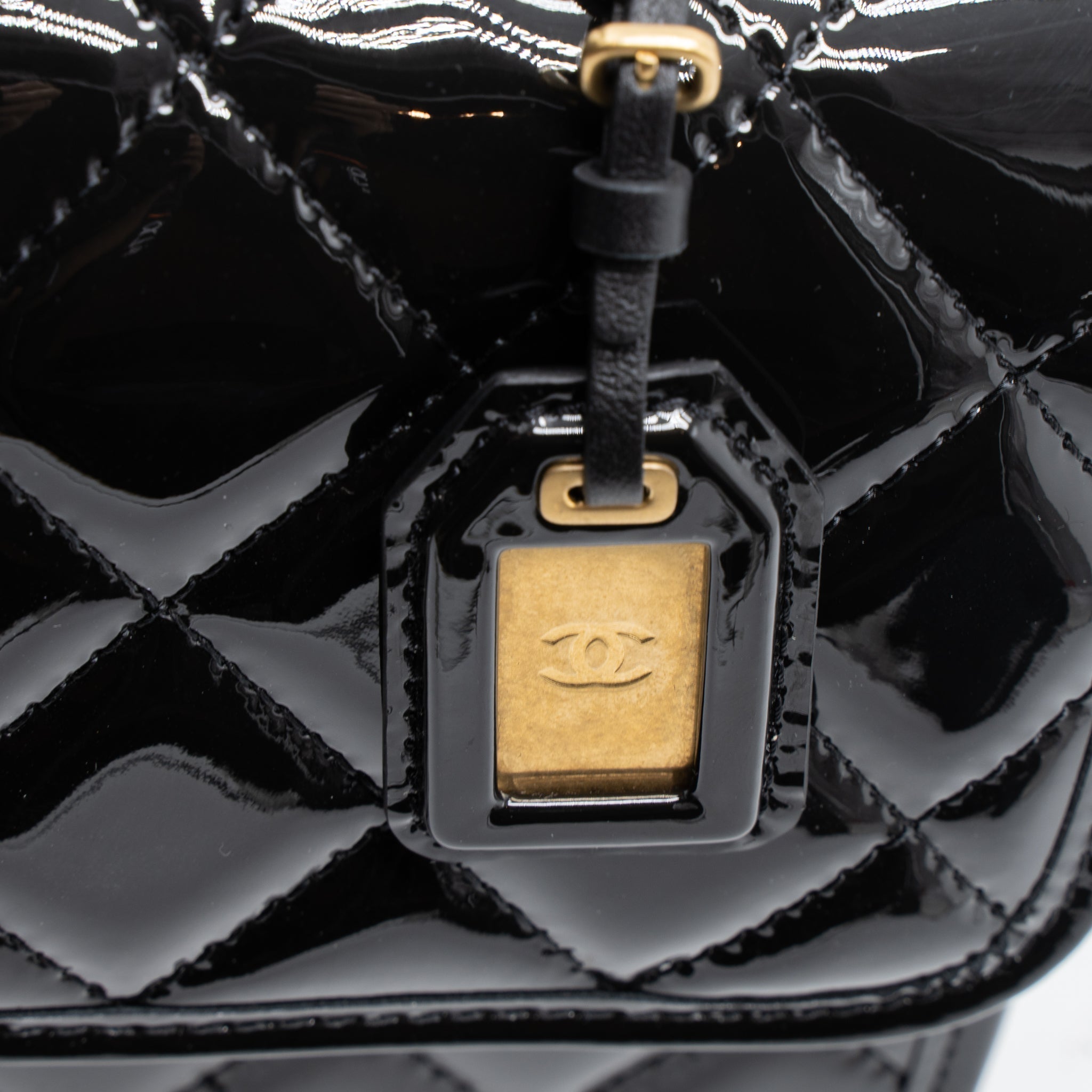 chanel-22k-top-handle-messenger-bag-patent-black-brushed-ghw-microchip