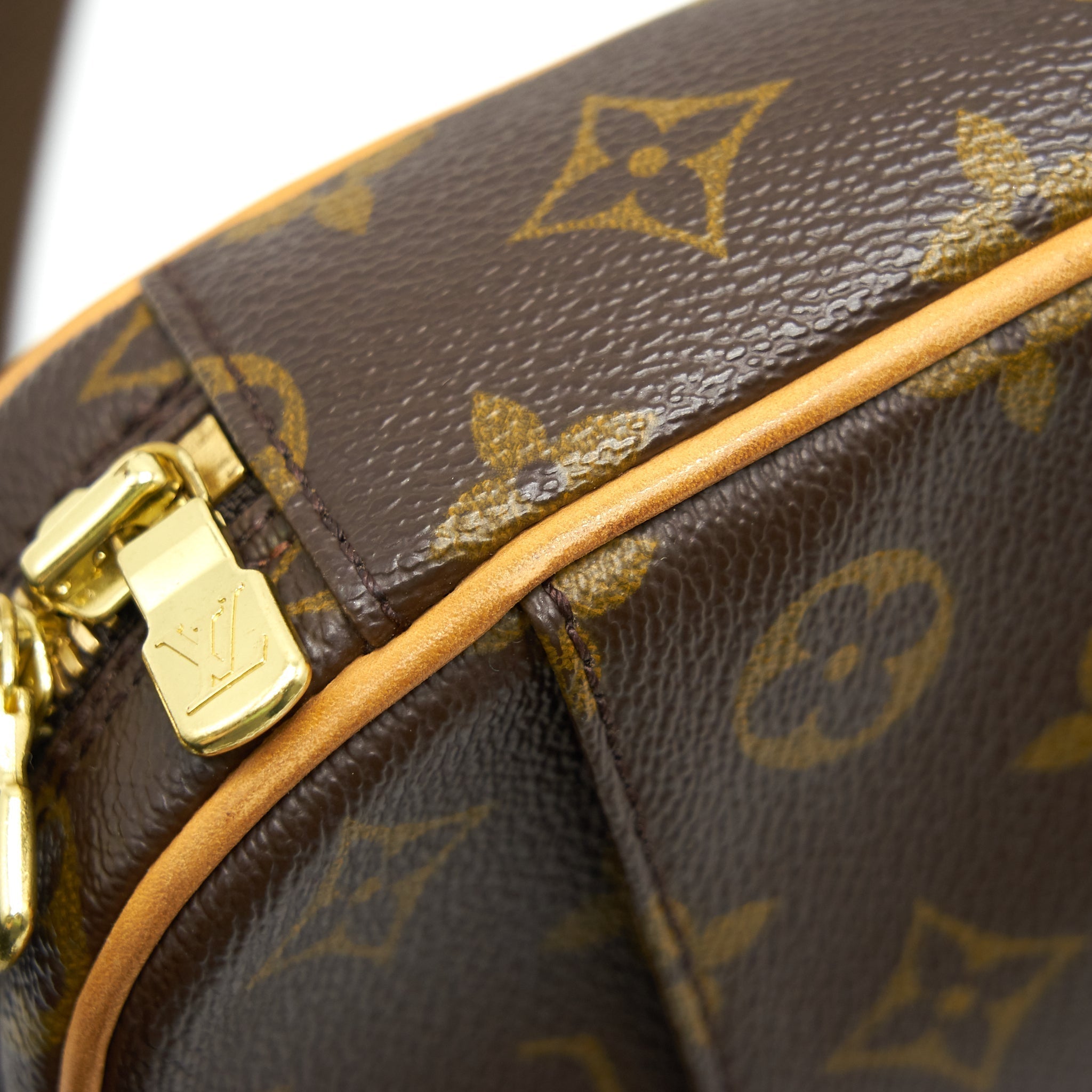 louis-vuitton-vintage-pochette-gange-crossbody-bum-bag-1