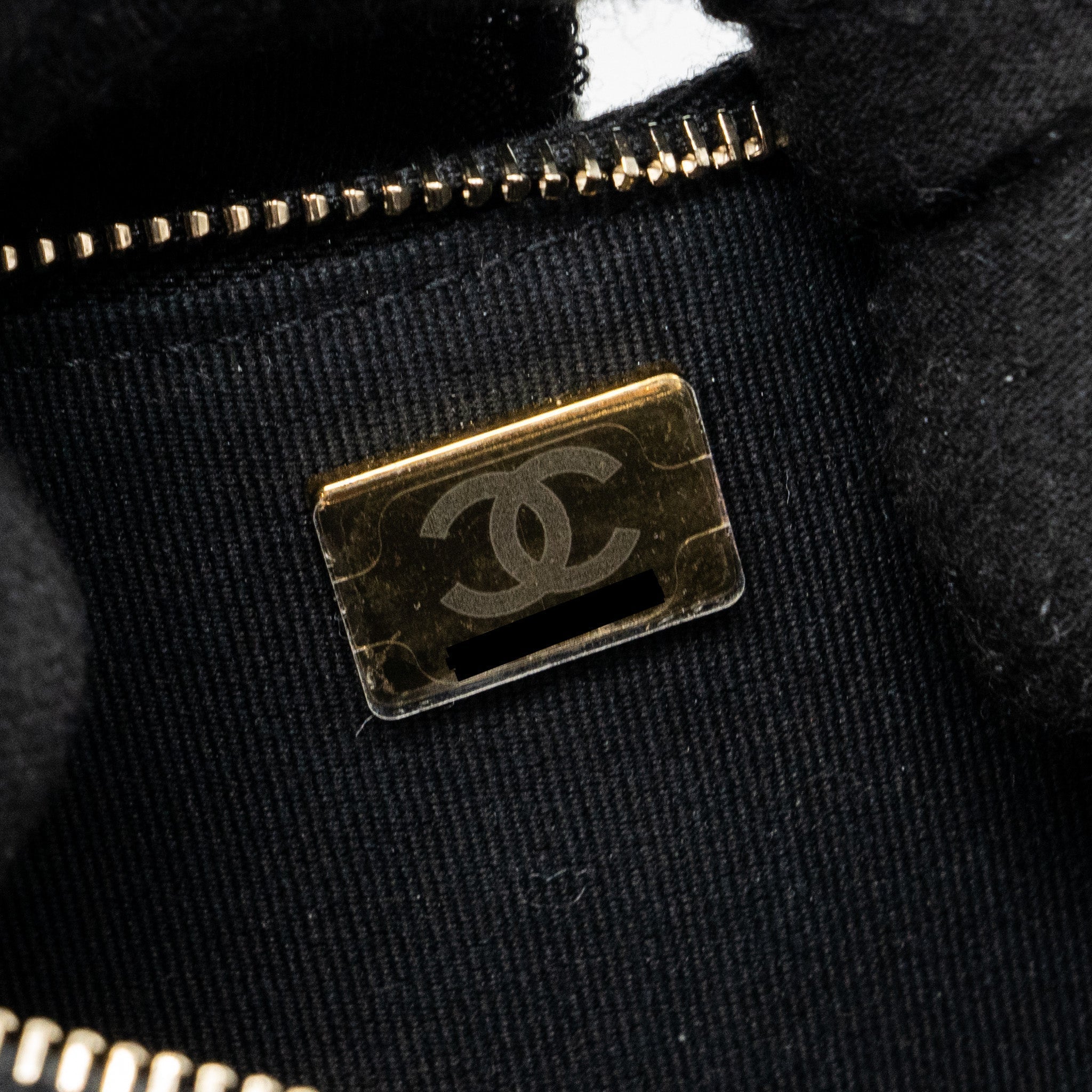 chanel-hobo-shoulder-bag-lambskin-black-ghwmicrochip